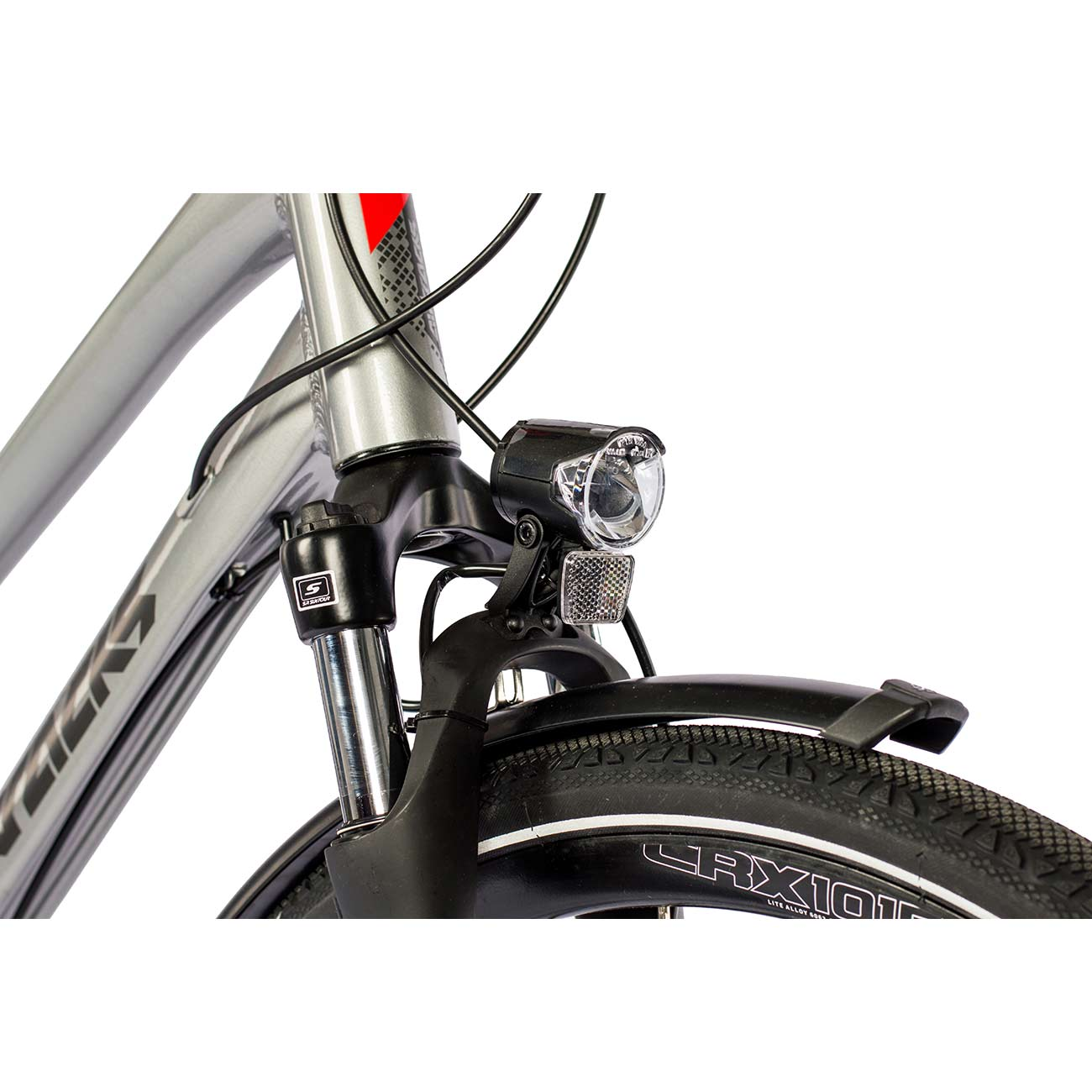 Nahaufnahme eines Fahrradscheinwerfers und Vorderrads, auf weißem Hintergrund, mit der Gabel sichtbar.