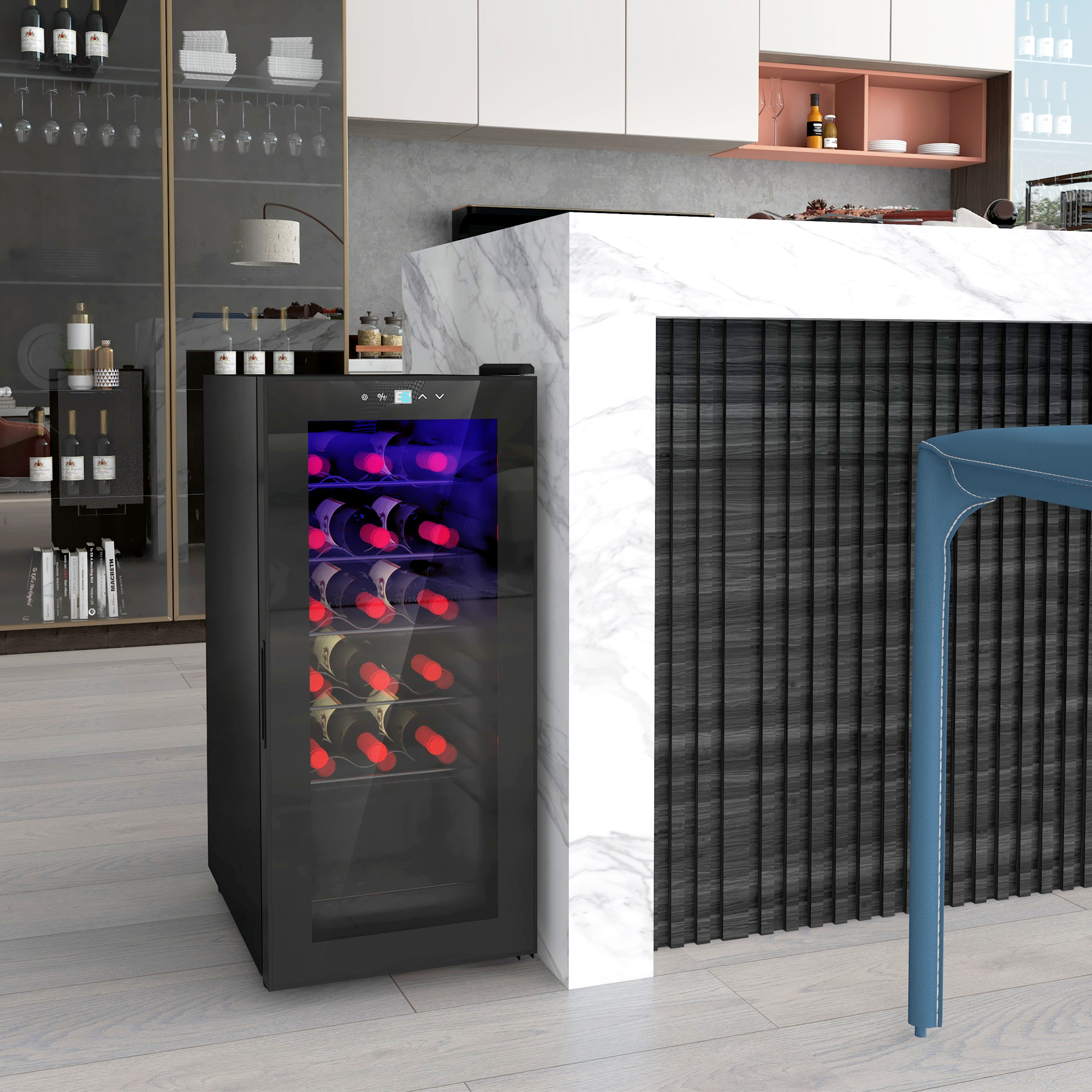 Una cantinetta con bottiglie illuminate da luce blu, su un'isola della cucina.
