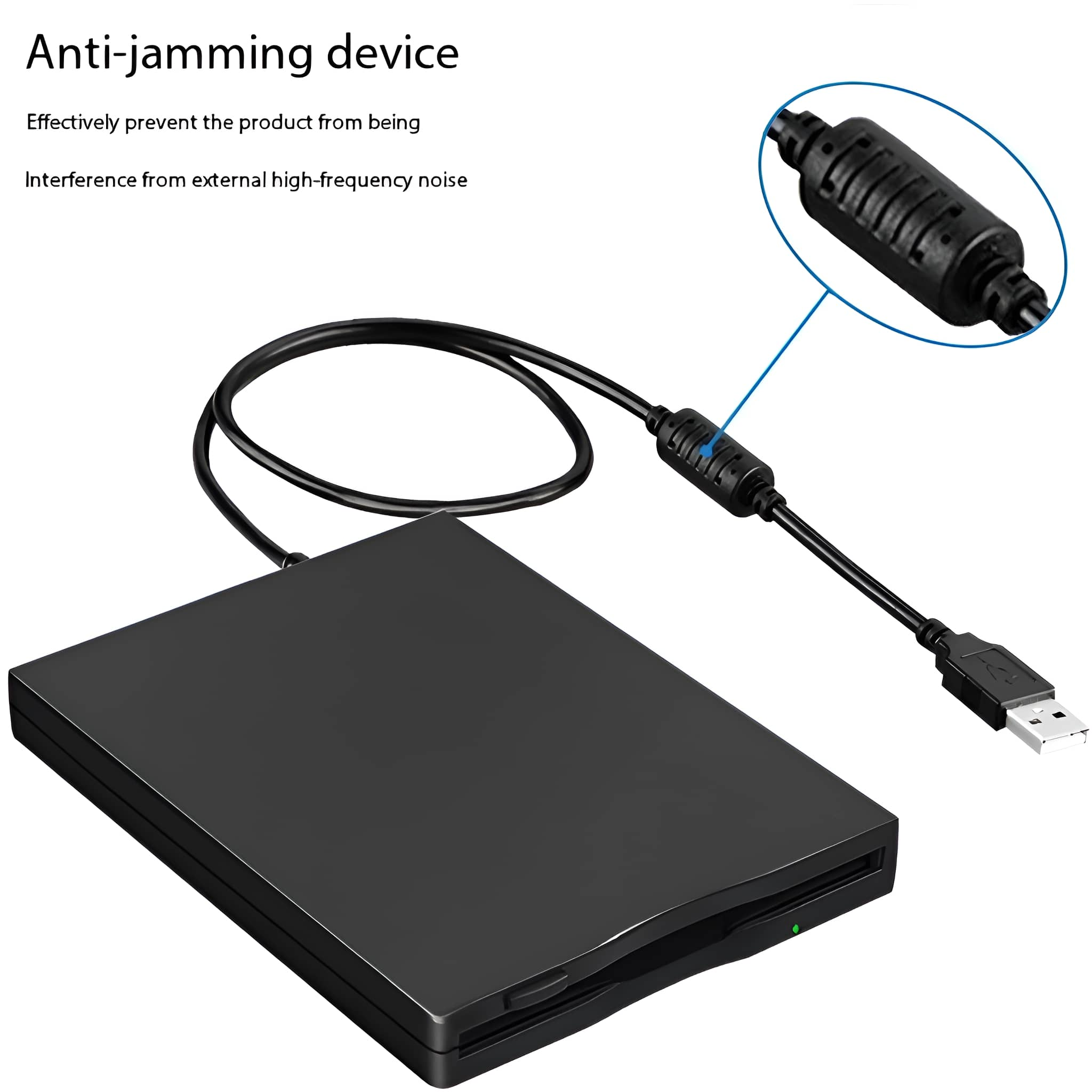 Schwarzes Gerät und USB-Kabel, verbunden mit einer schwarzen Box. Das Gerät hat ein Etikett mit Anti-Störungs-Text.
