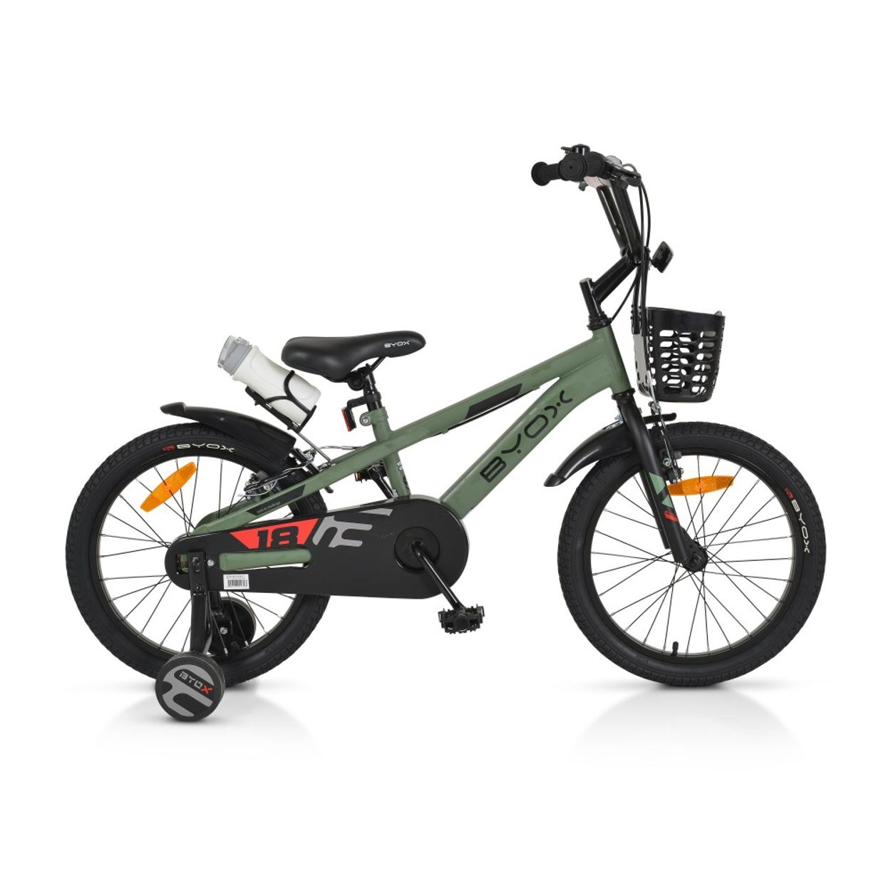Grünes Kinderfahrrad mit Stützrädern und Korb. Es hat einen Wasserflaschenhalter und ein rotes 18-Etikett.