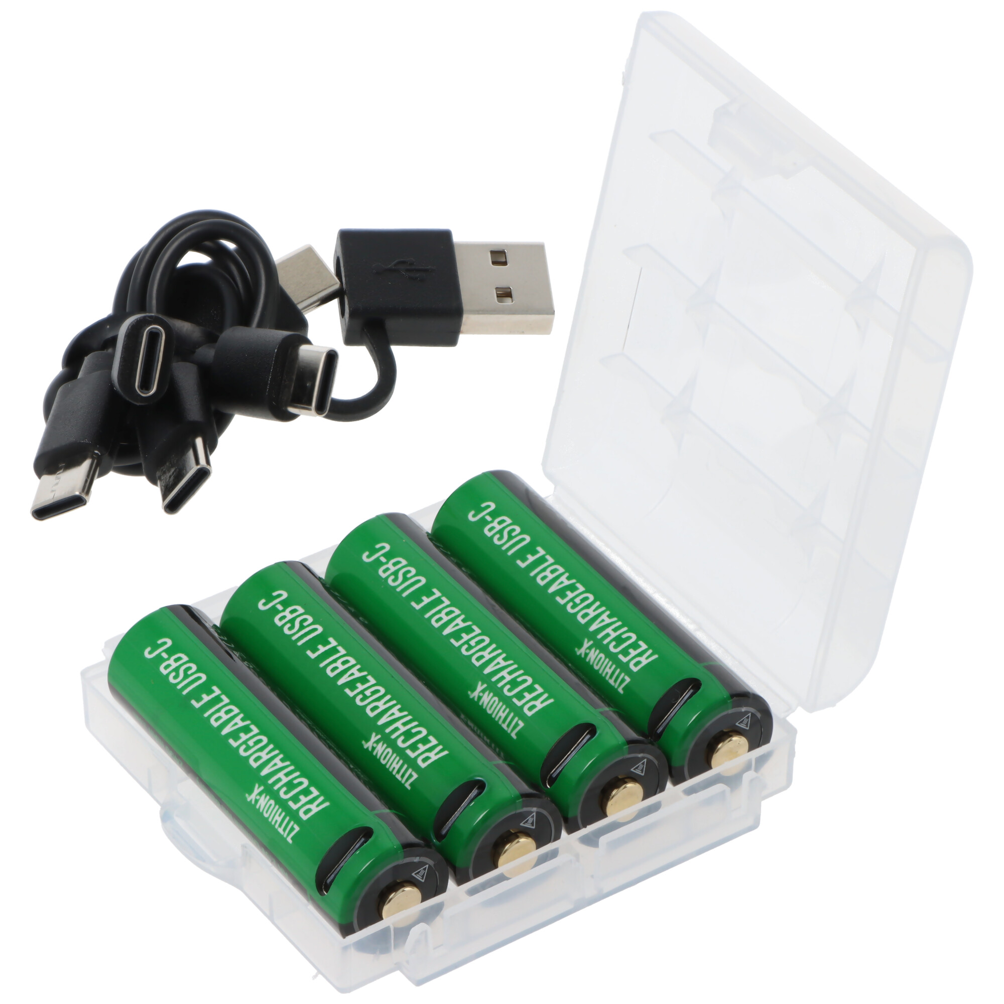 Vier grüne, wiederaufladbare USB-C-Batterien in einer transparenten Kunststoffhülle, mit USB-Kabeln.