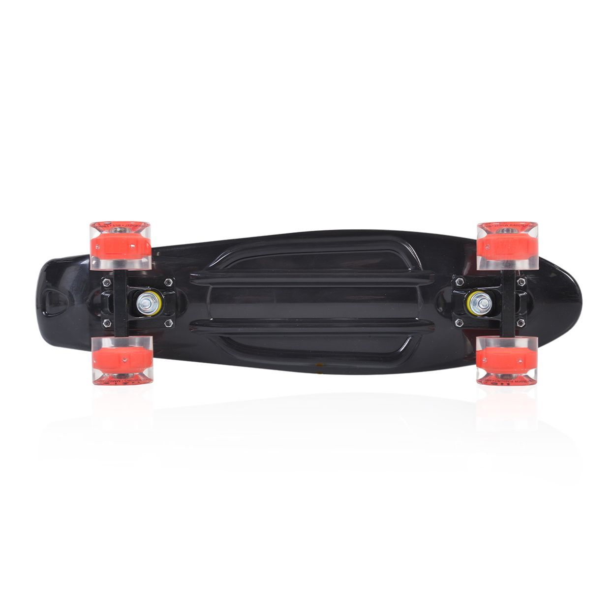 Schwarzes Skateboard mit roten Rädern, von unten betrachtet.