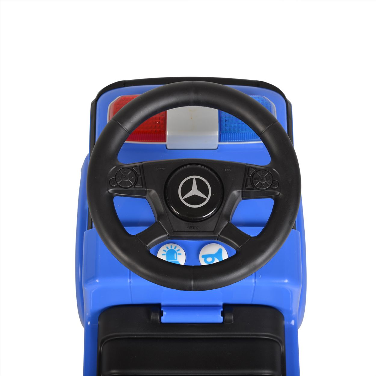Ein blaues Spielzeug-Polizeiauto mit schwarzem Lenkrad, freigestellt.