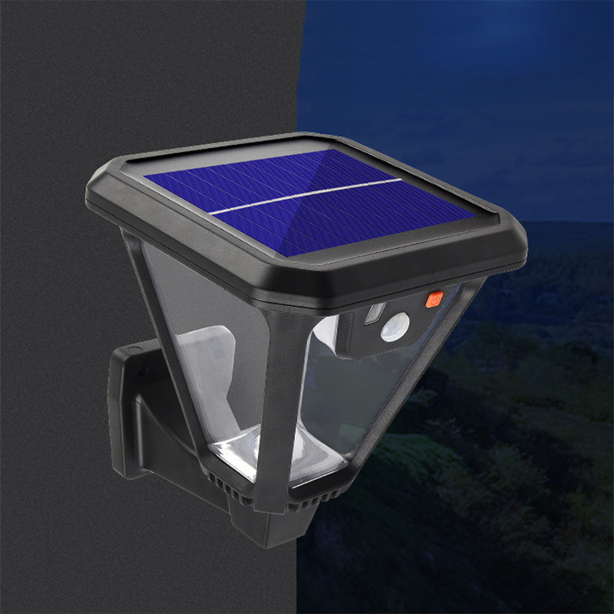 Wandmontierte Solarleuchte. Schwarzes Gehäuse, Solarpanel oben. Dämmerungs- und Nachtbild.