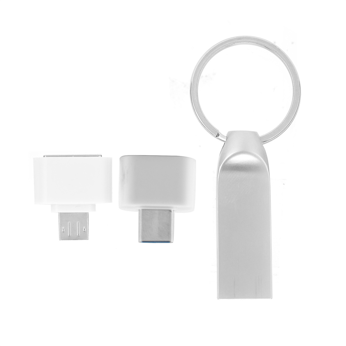 Silberner USB-Stick mit Schlüsselring und zwei USB-Adaptern.
