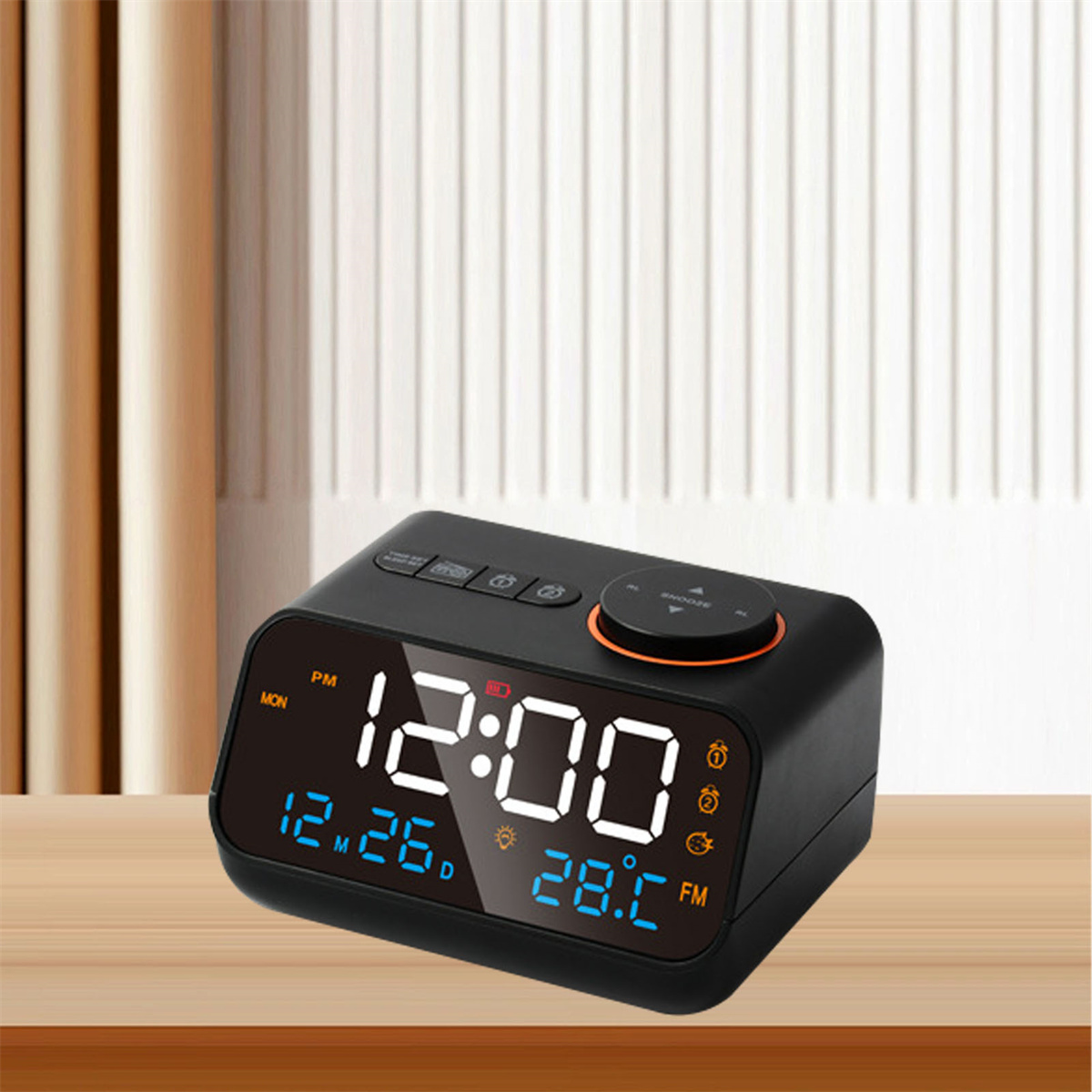 Eine schwarze Digitaluhr, die Zeit, Datum und Temperatur anzeigt.