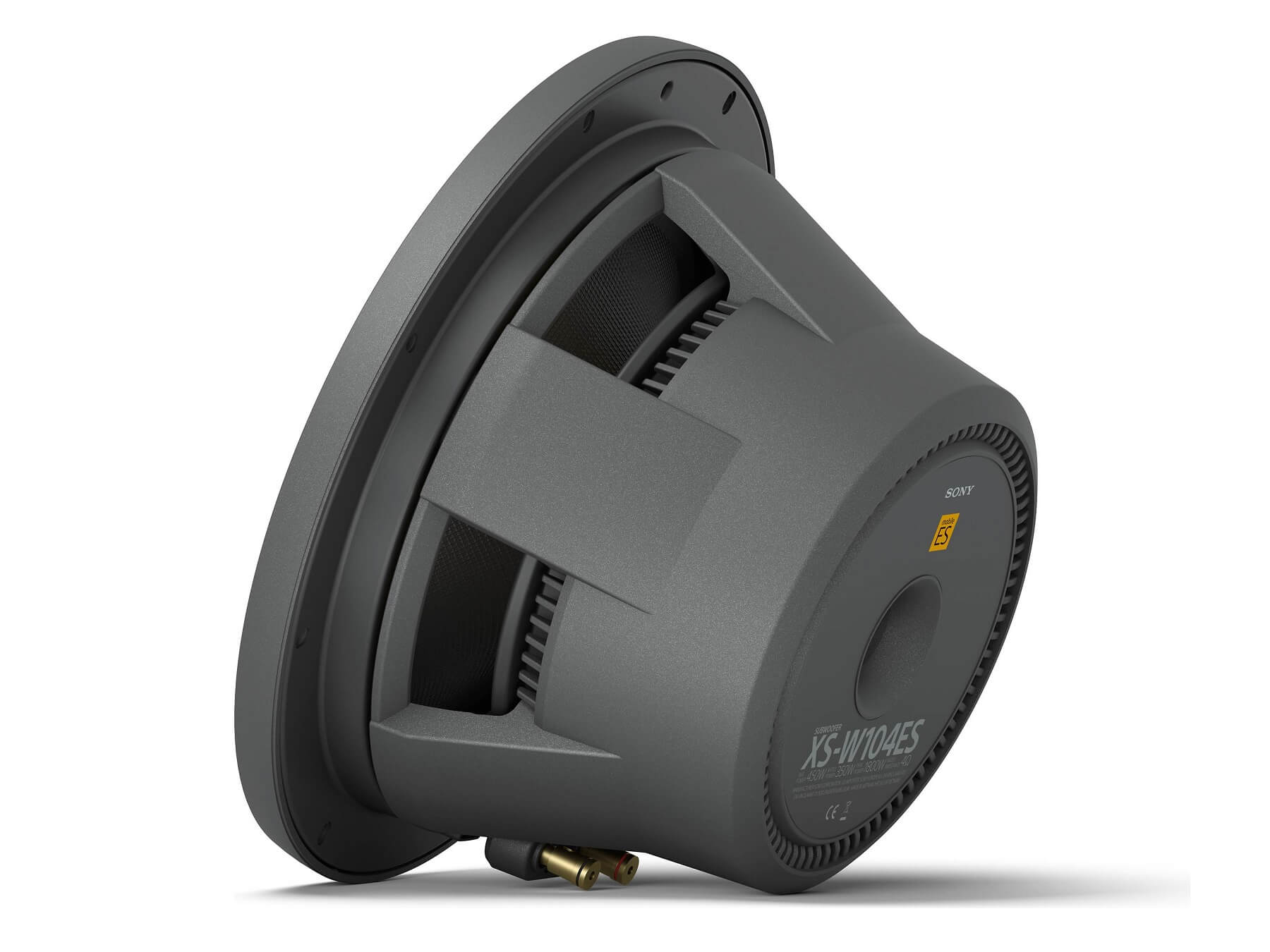 Ein schwarzer Auto-Subwoofer mit kreisförmigem Design, schräge Ansicht, weißer Hintergrund.