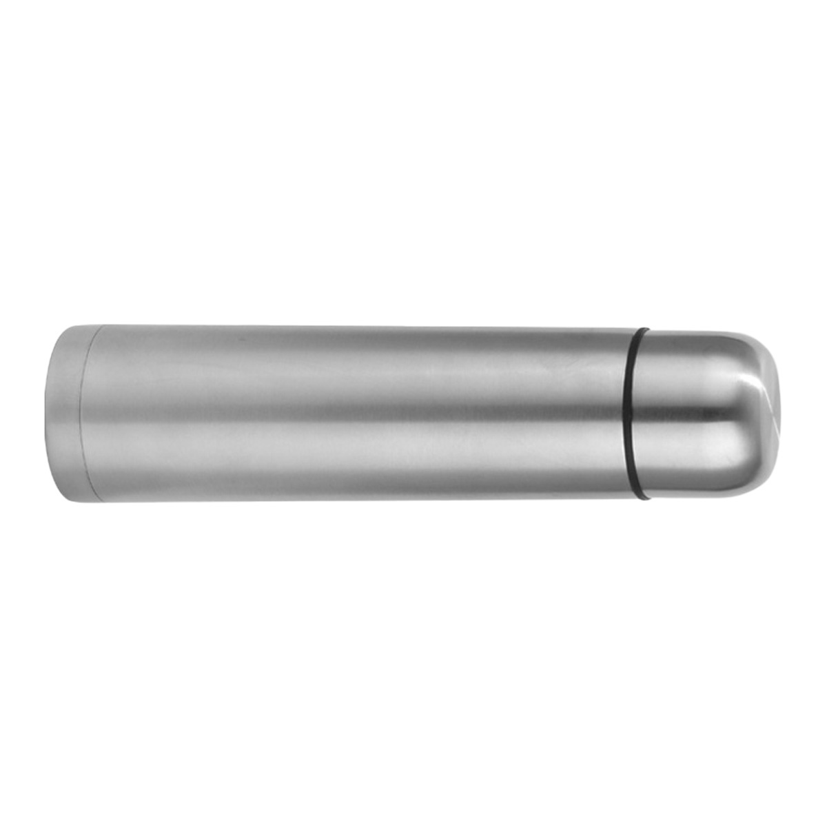 Silberne Isolierflasche mit schwarzem Deckel, horizontal auf weißem Hintergrund liegend.