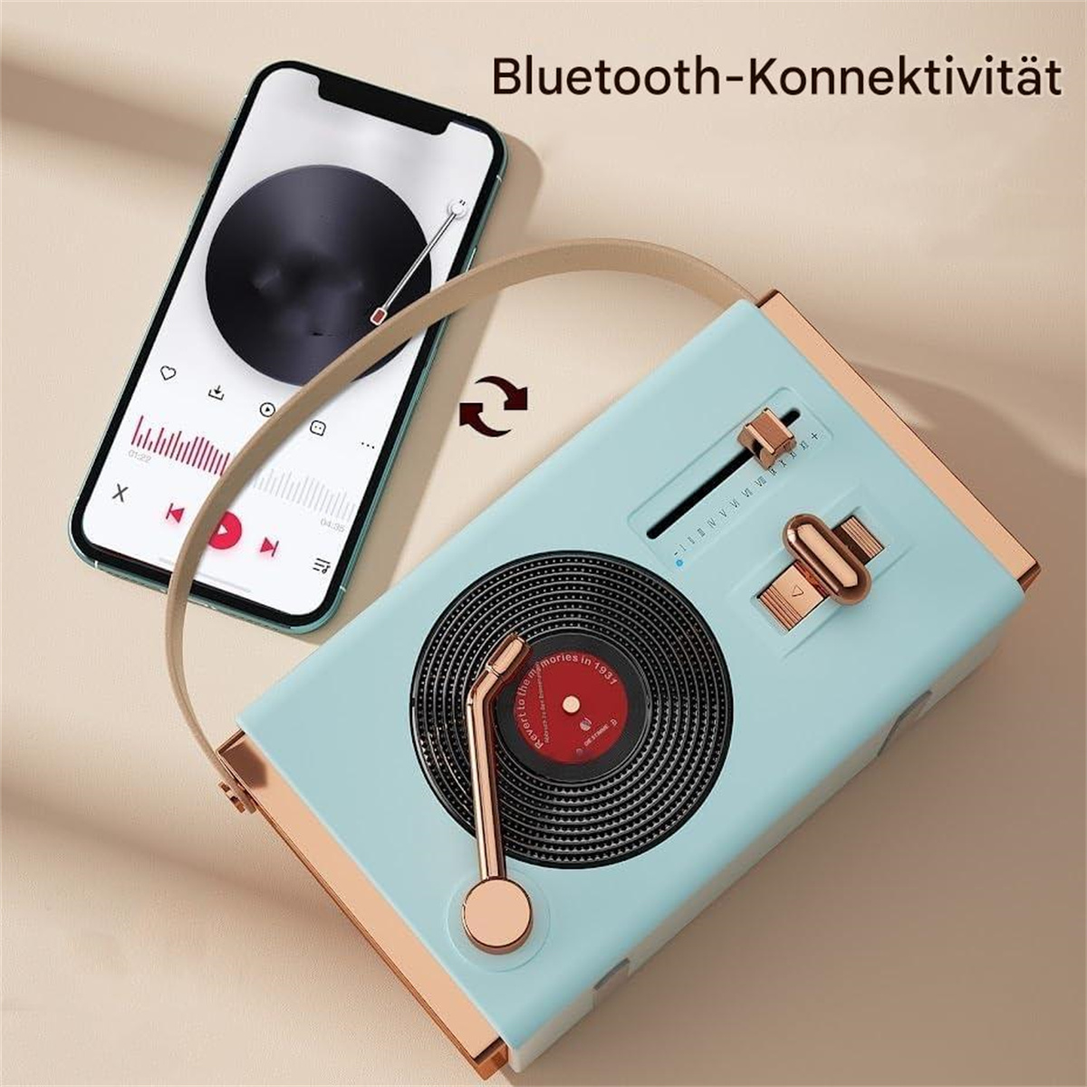 Ein hellblauer Lautsprecher im Retro-Stil mit Plattenspieler und Smartphone mit Musik.