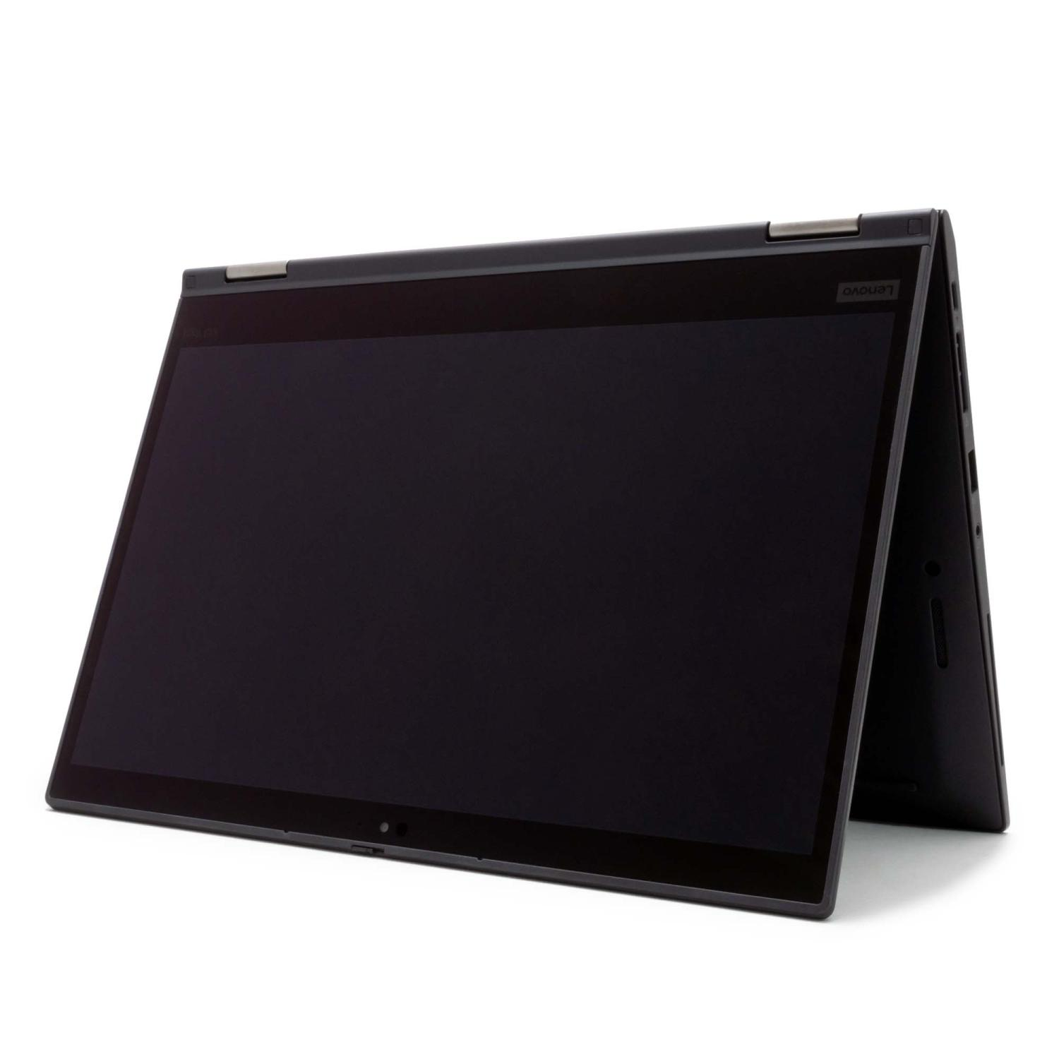 Schwarzer Laptop mit geneigtem Bildschirm, der einen dunklen Bildschirm zeigt.
