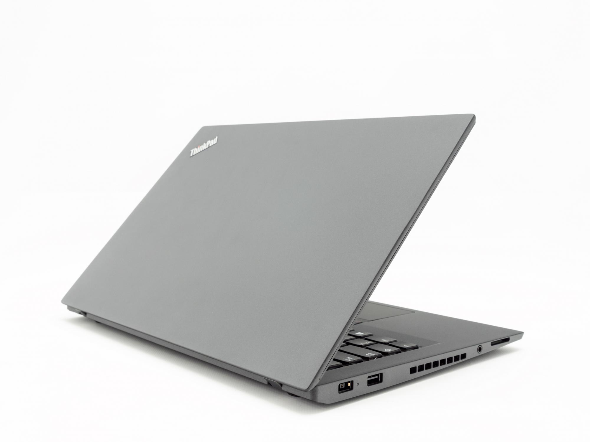 Grauer ThinkPad-Laptop, leicht geöffnet, weißer Hintergrund.