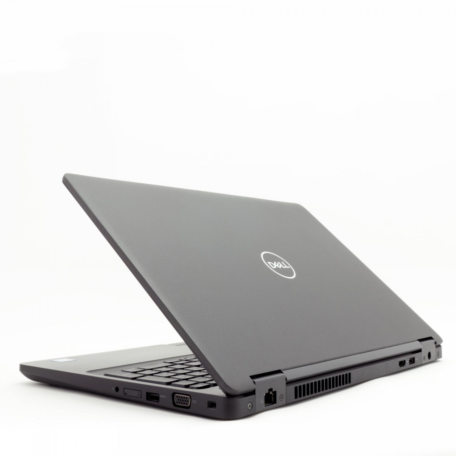 Schwarzer Laptop, offen, zeigt Dell-Logo, auf weißer Oberfläche.