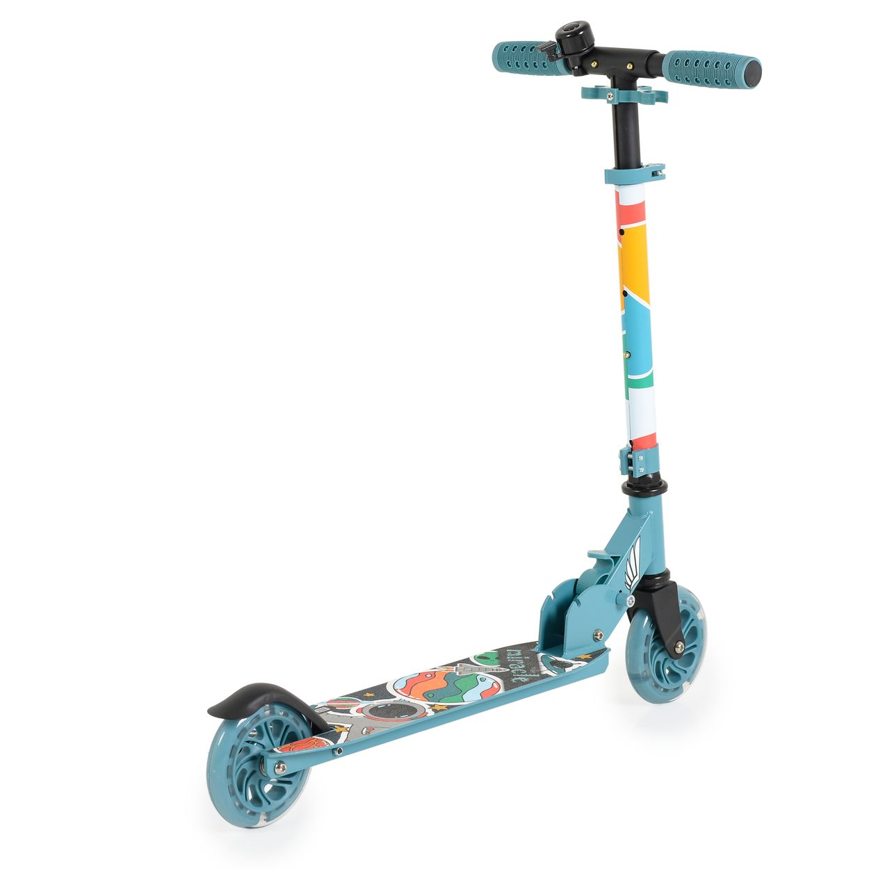 Ein blauer Roller mit farbenfrohem Design, vor weißem Hintergrund.