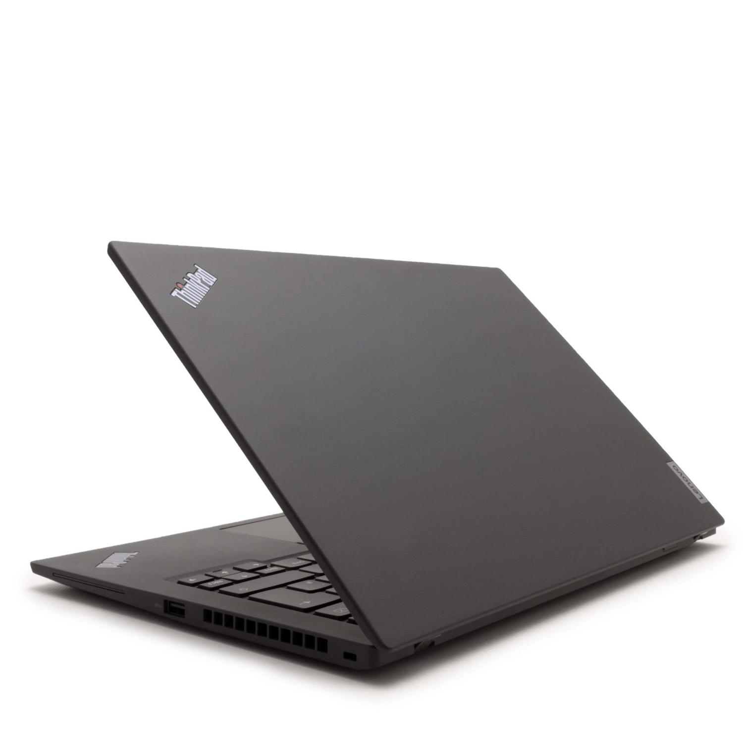 Schwarzer Laptop, teilweise geöffnet. ThinkPad-Logo auf dem Deckel. Weißer Hintergrund.