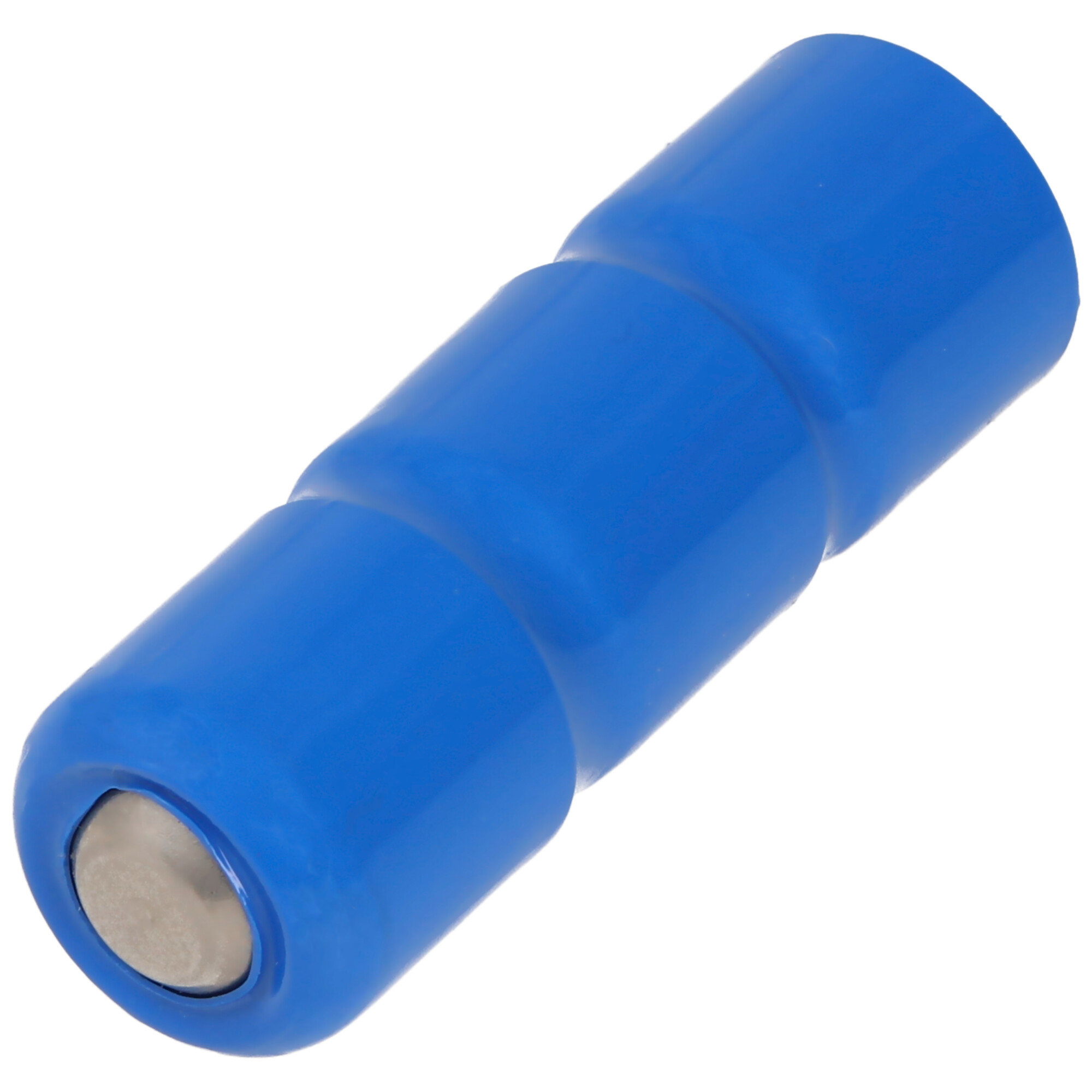 Een blauwe batterijcel, cilindrisch van vorm, met een metalen eindkap. Geïsoleerd.