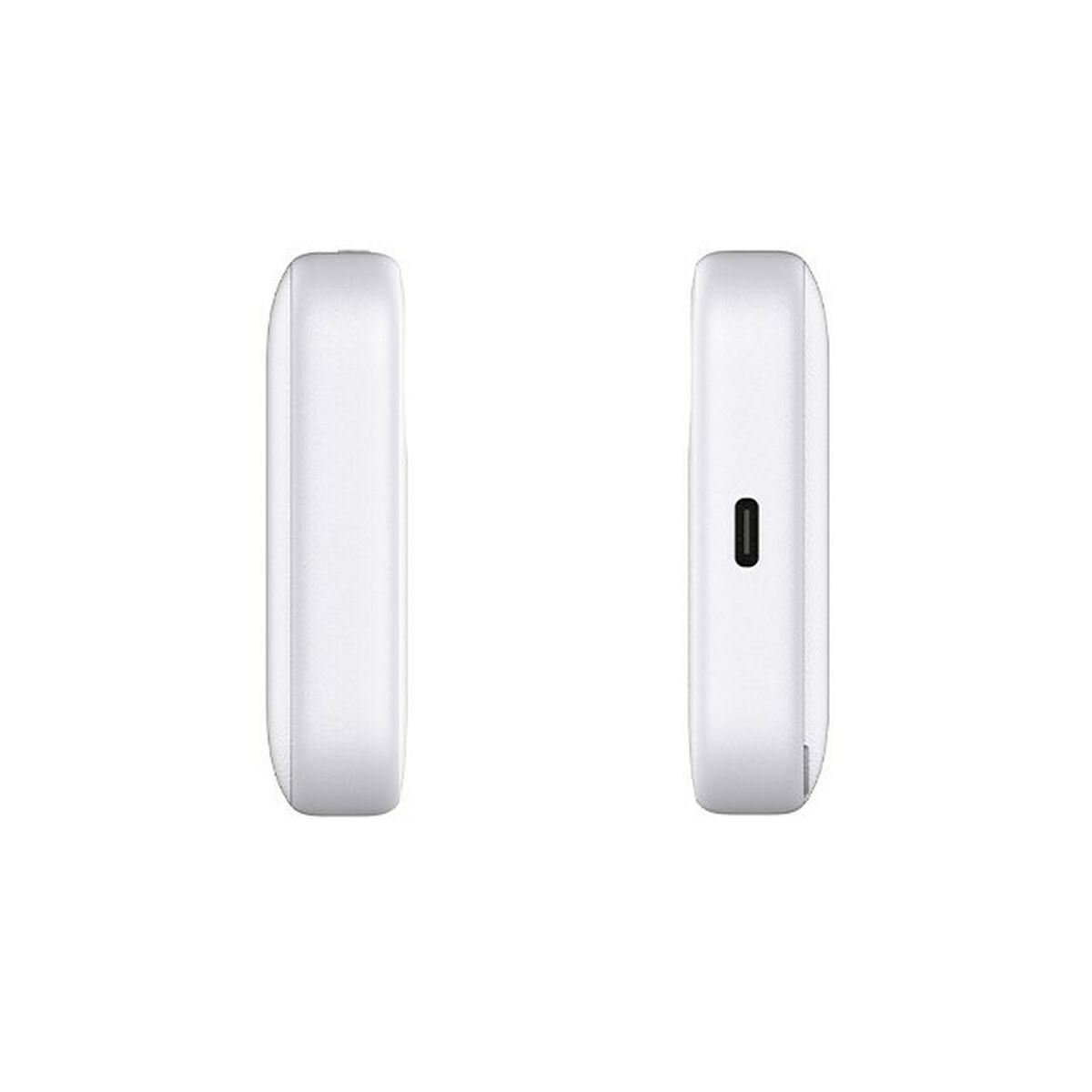 Zwei weiße, rechteckige Powerbanks nebeneinander, die Seiten und einen Ladeanschluss zeigend.