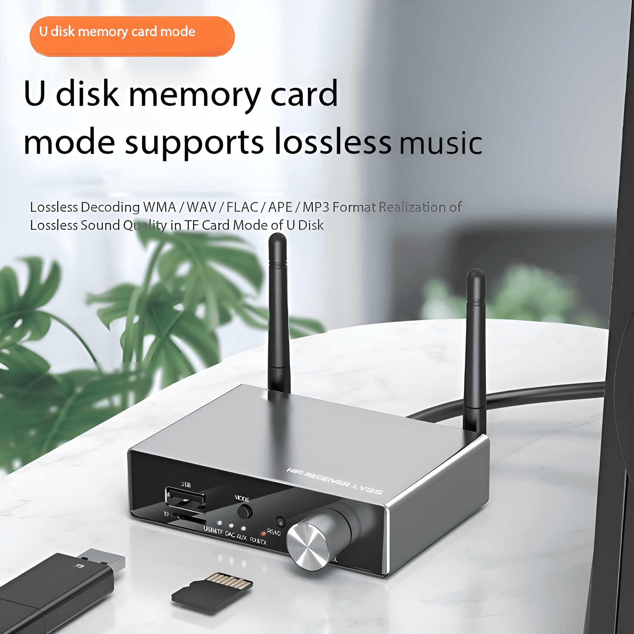 Silberner Audio-Receiver mit USB, TF-Karte und Antenne auf einem Tisch. Unterstützt verlustfreie Musik.