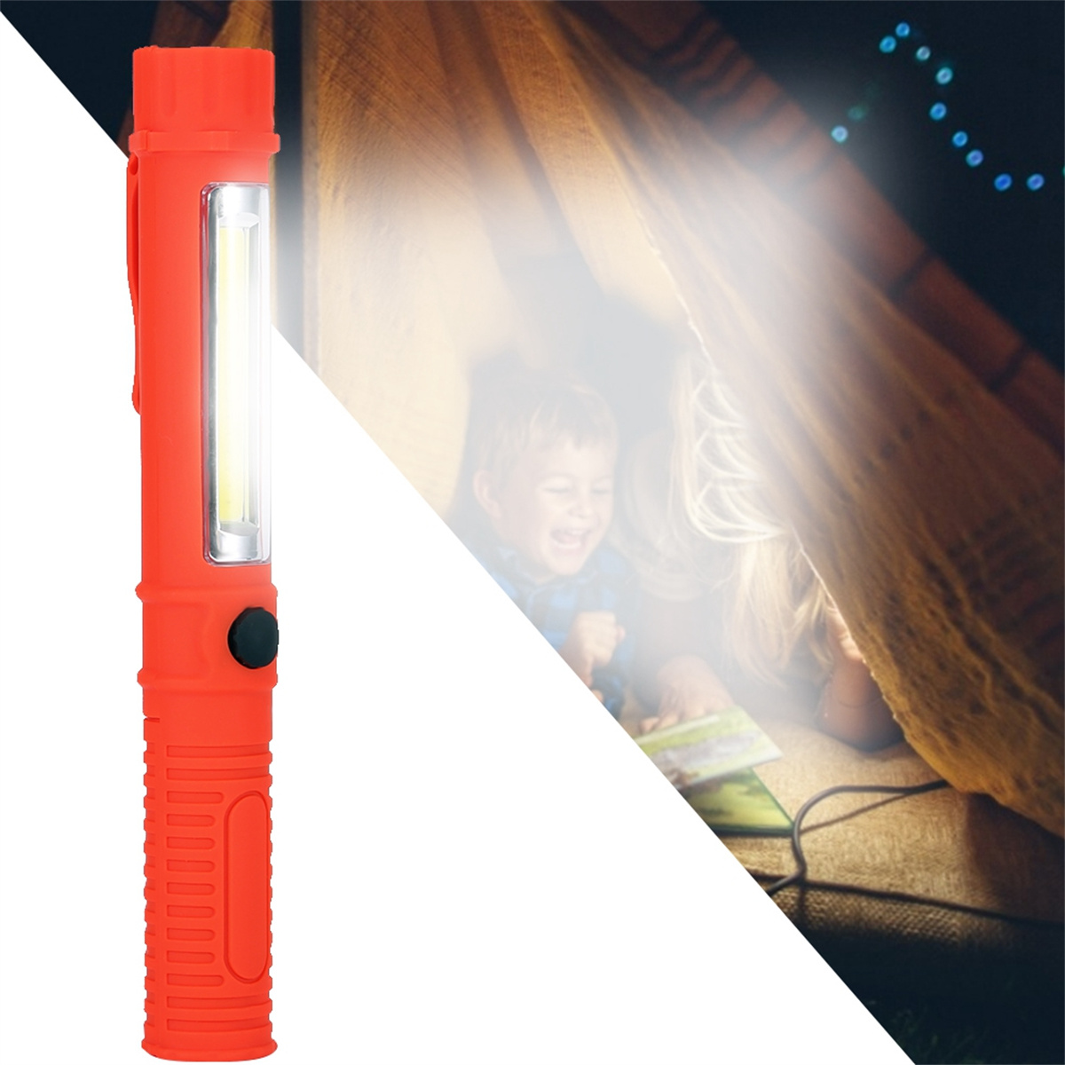 Rote Taschenlampe, die auf ein Kind in einem Zelt zeigt.