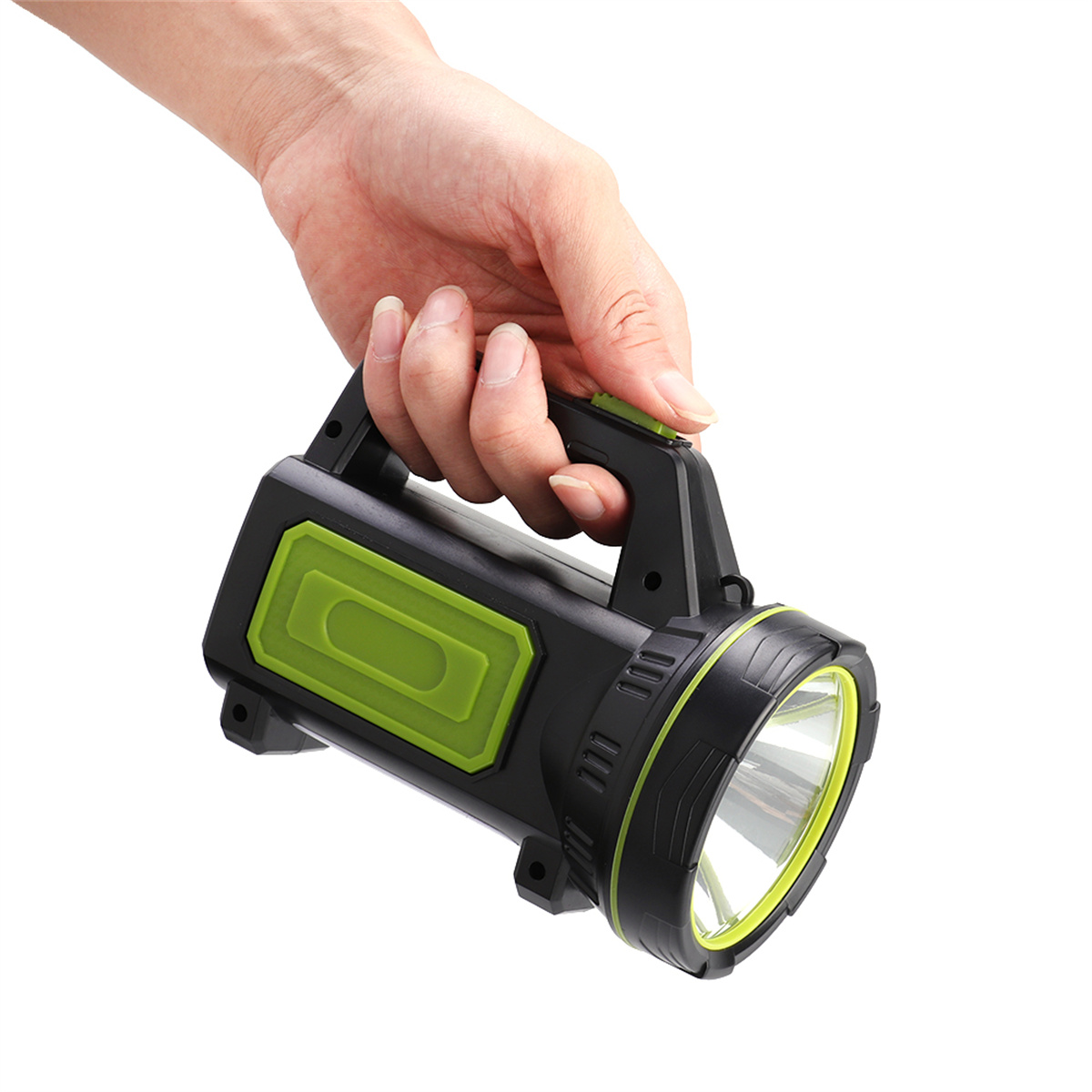 Eine schwarz-grüne Taschenlampe, die von einer Hand gehalten wird, mit grünem Griff.