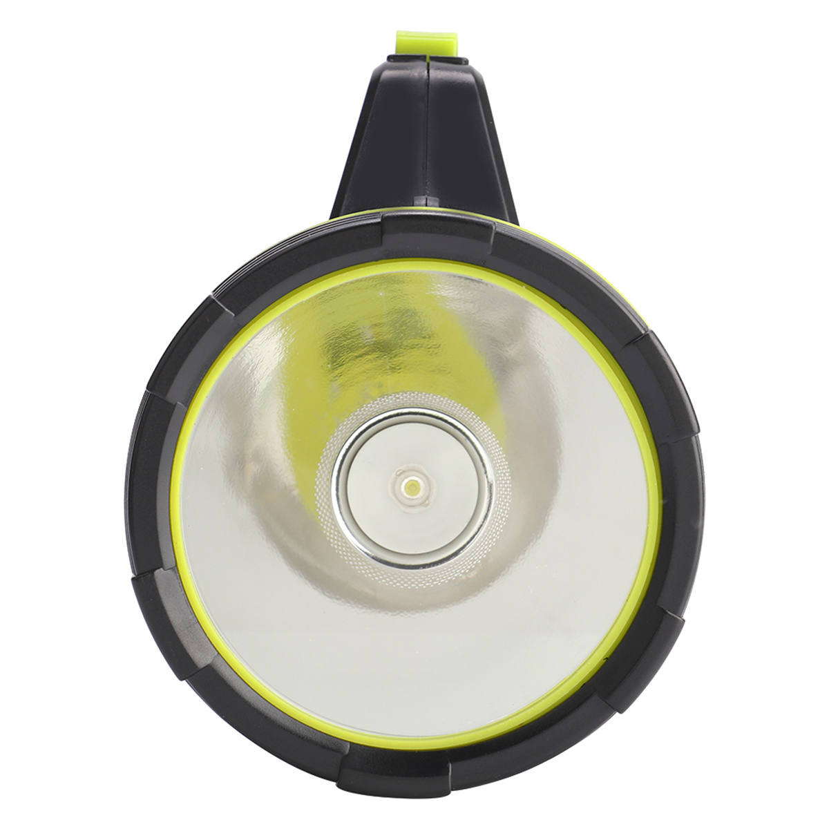 Große Taschenlampe mit gelbem Rand. Das Licht scheint hell.