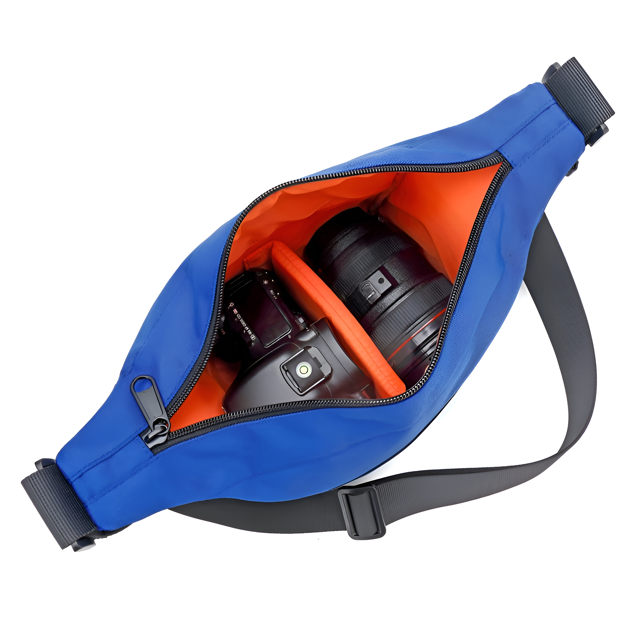 Blaue Kameratasche offen, zeigt eine Kamera und ein Objektiv im Inneren.