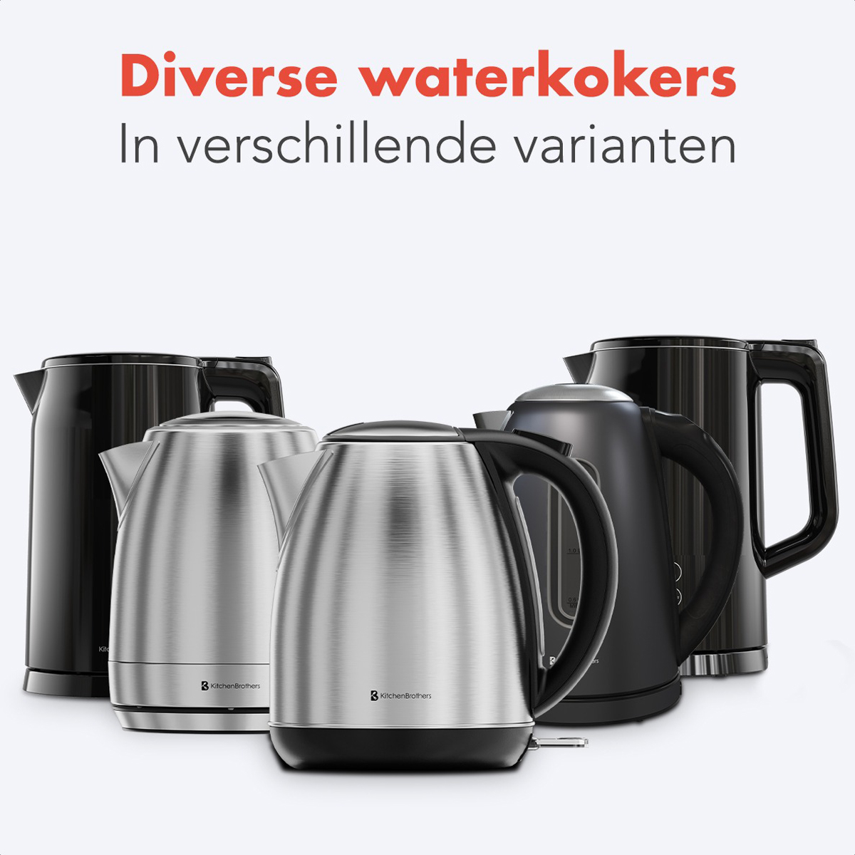 Vijf elektrische waterkokers van verschillende ontwerpen. Allemaal hebben ze een metalen afwerking en zwarte accenten. Witte achtergrond.