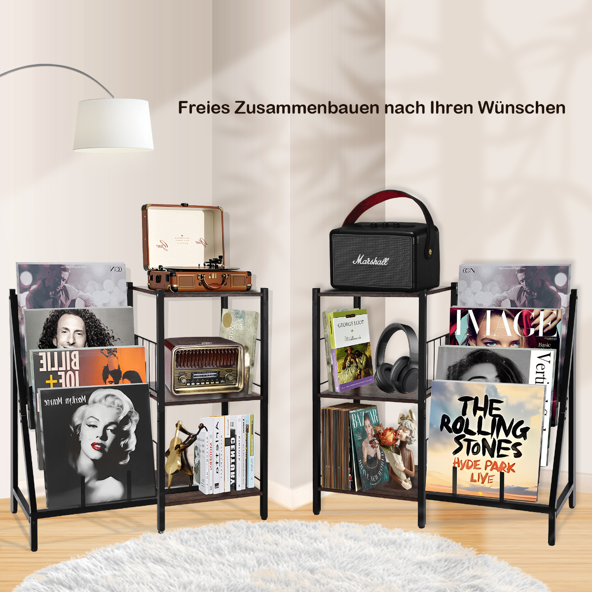 Zwei schwarze Metall-Schallplattenregale mit Schallplatten und Dekorationen.