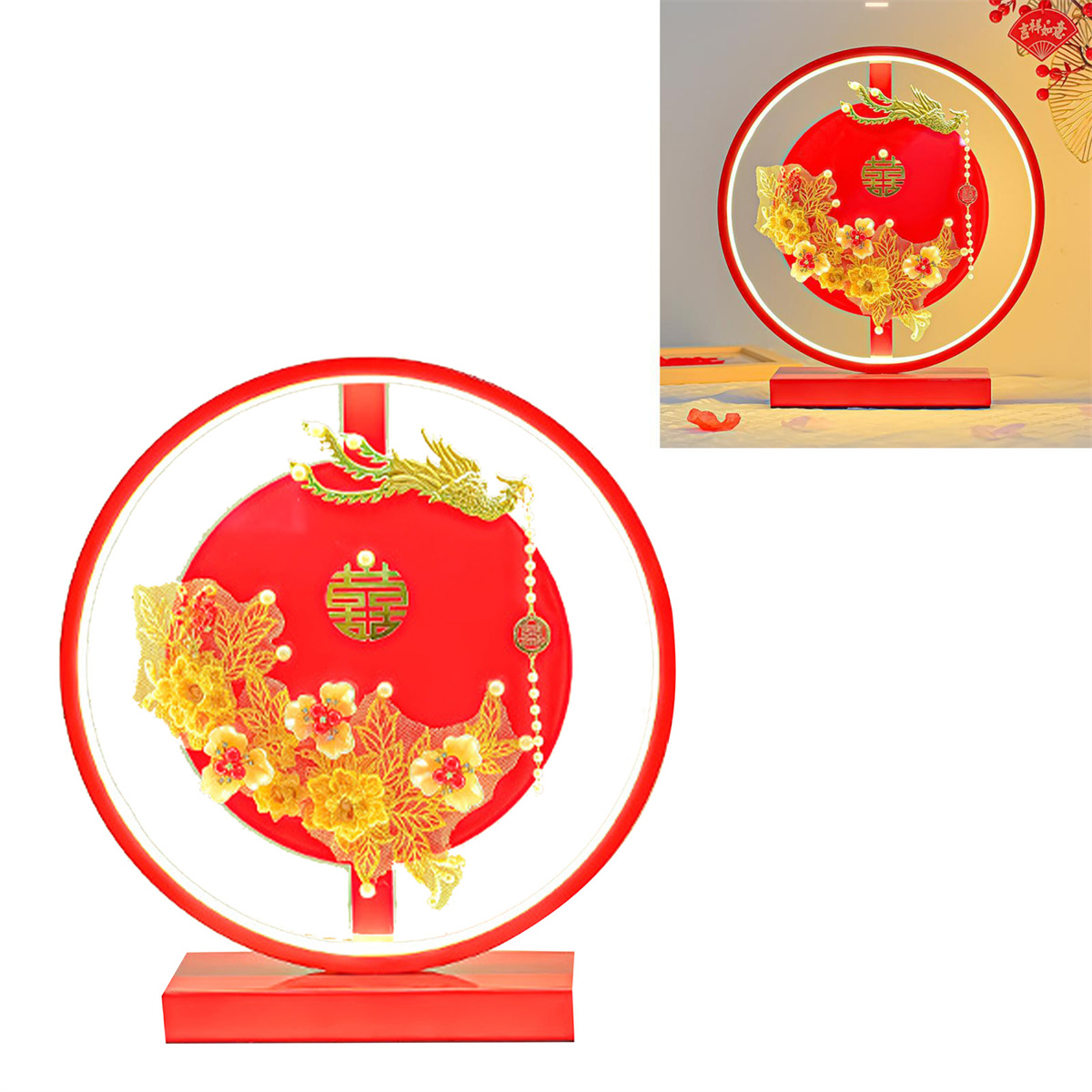 Rote und goldene dekorative Lampe mit Blumen- und Drachenmotiv, in einem runden Rahmen.