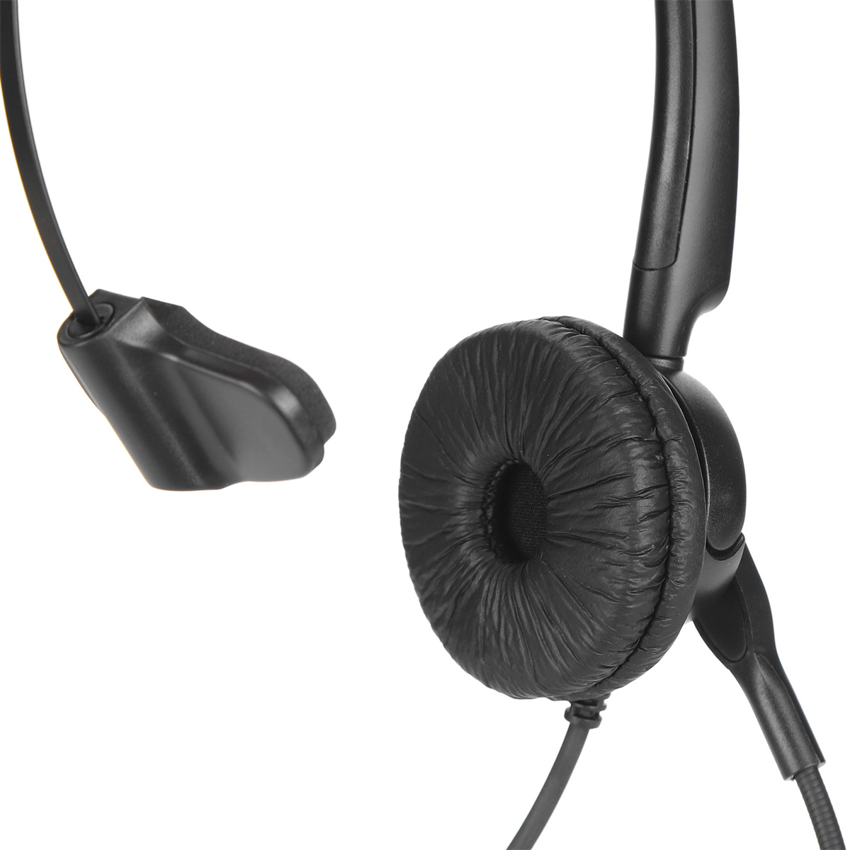 Nahaufnahme eines schwarzen Headsets mit Mikrofon. Das Headset hat eine runde Ohrmuschel.