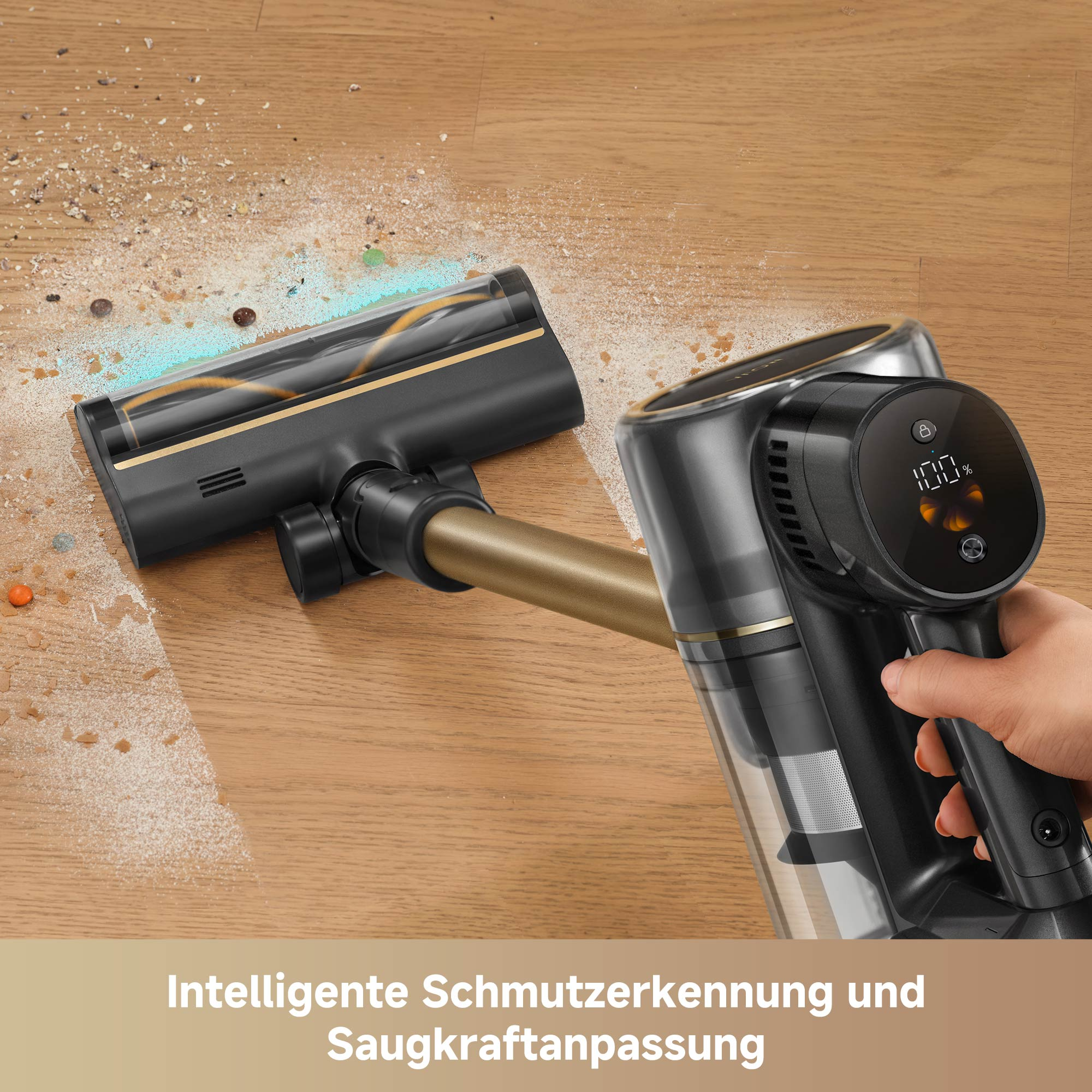 Czarny i złoty odkurzacz na drewnianej podłodze. Tekst: Inteligentne wykrywanie zabrudzeń i regulacja mocy ssania.