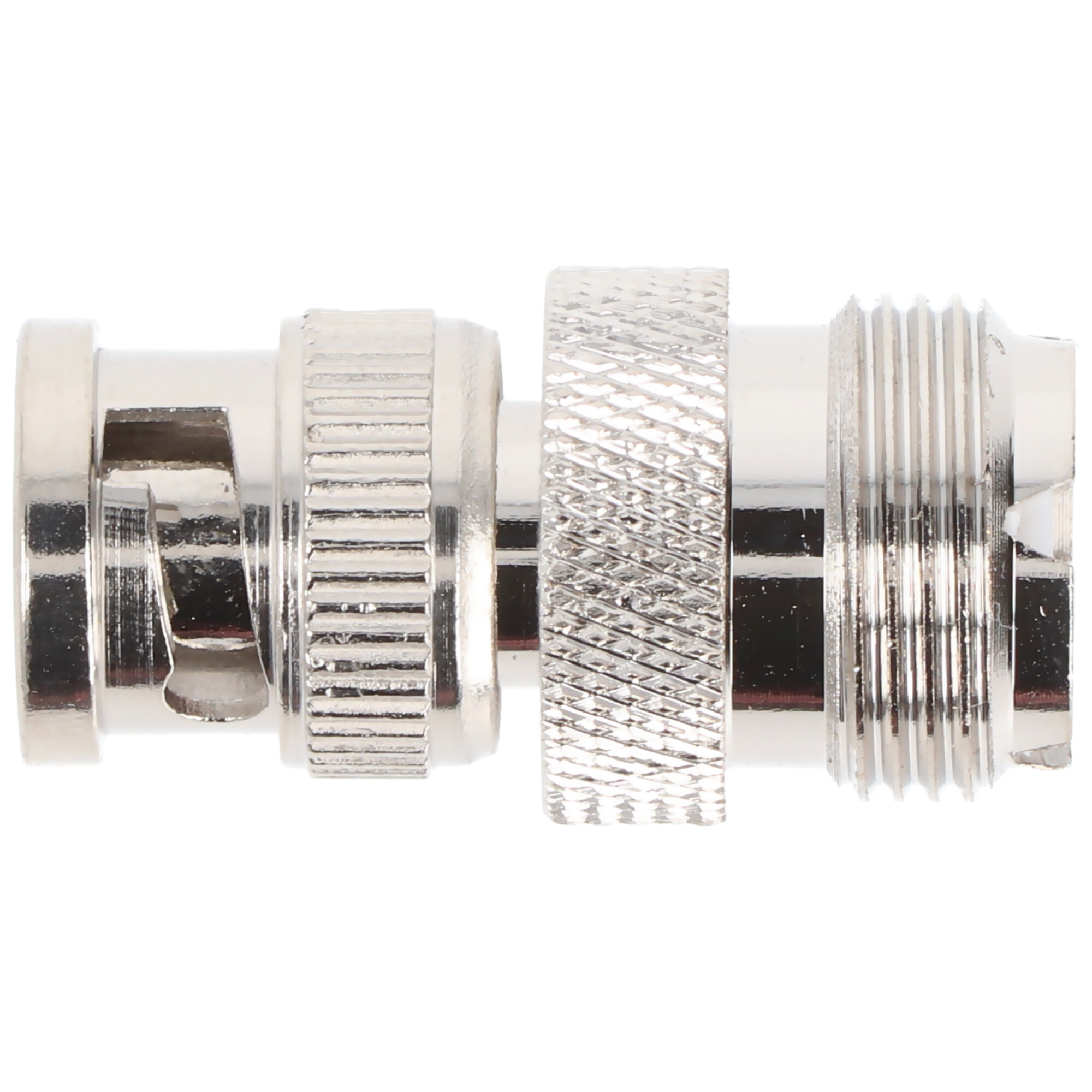 Close-up van een zilveren BNC-connector met meerdere secties en getextureerde ringen.