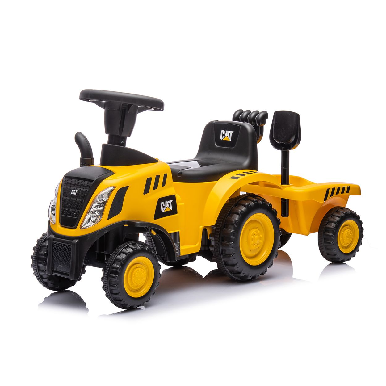 Tractor de juguete CAT amarillo. Tiene ruedas negras, un asiento negro y un remolque.