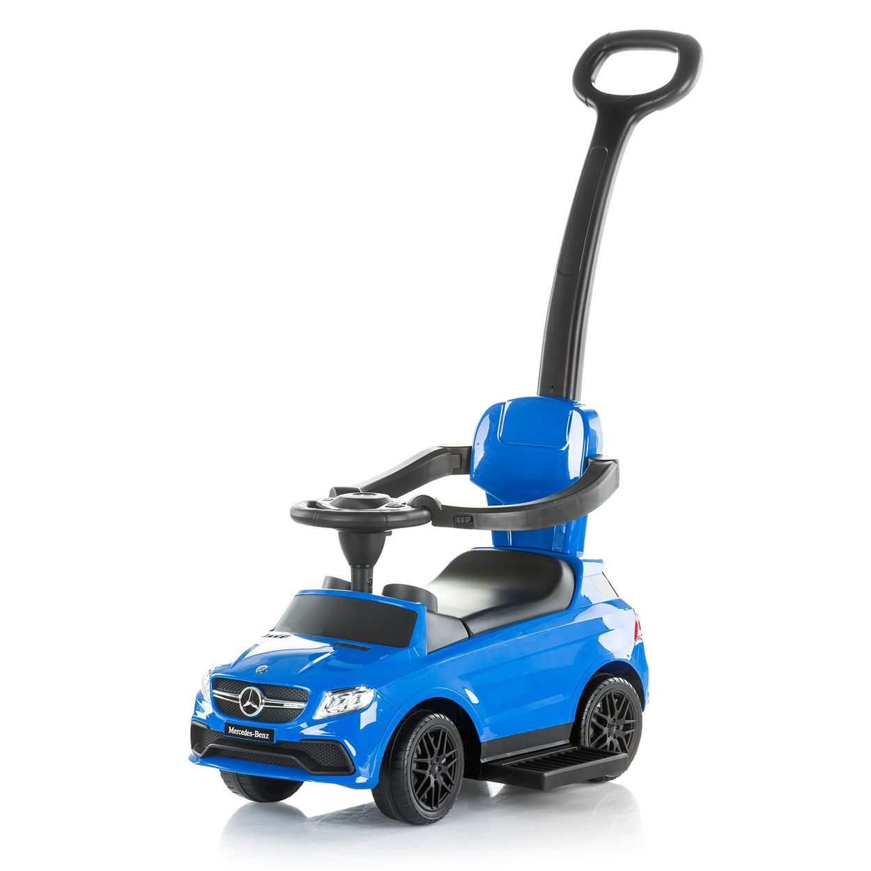Coche de juguete azul con asa negra y asiento negro, sobre fondo blanco.