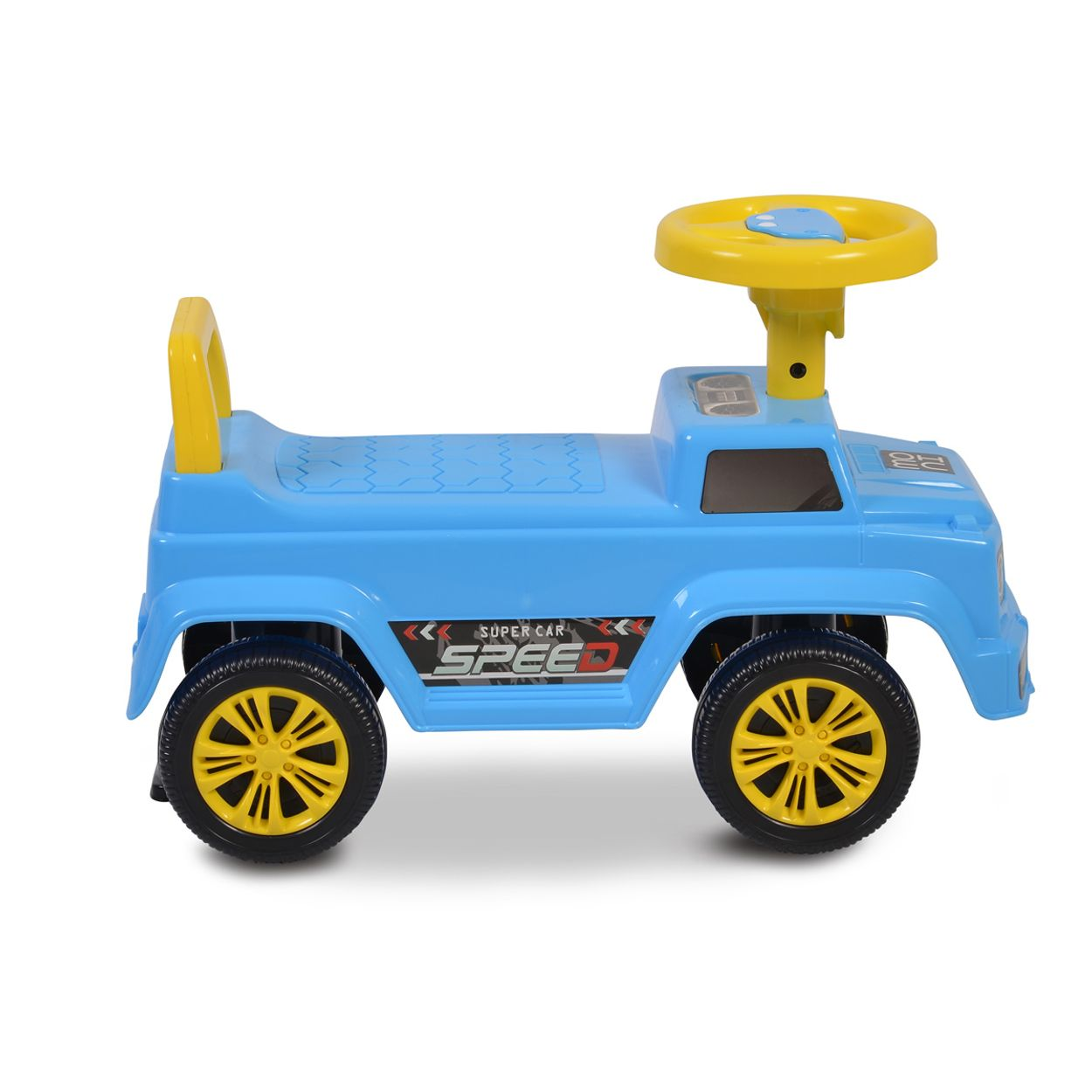 Ein blaues Spielzeugauto mit gelben Rädern und Lenkrad. Der Hintergrund ist weiß.