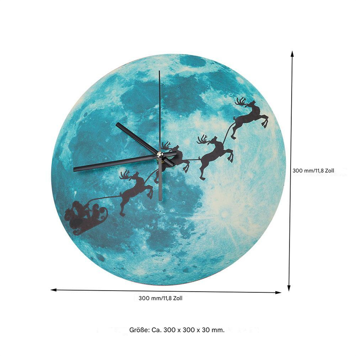 Uhr mit blauem Mond und Rentiersilhouette mit Santa's Schlitten.
