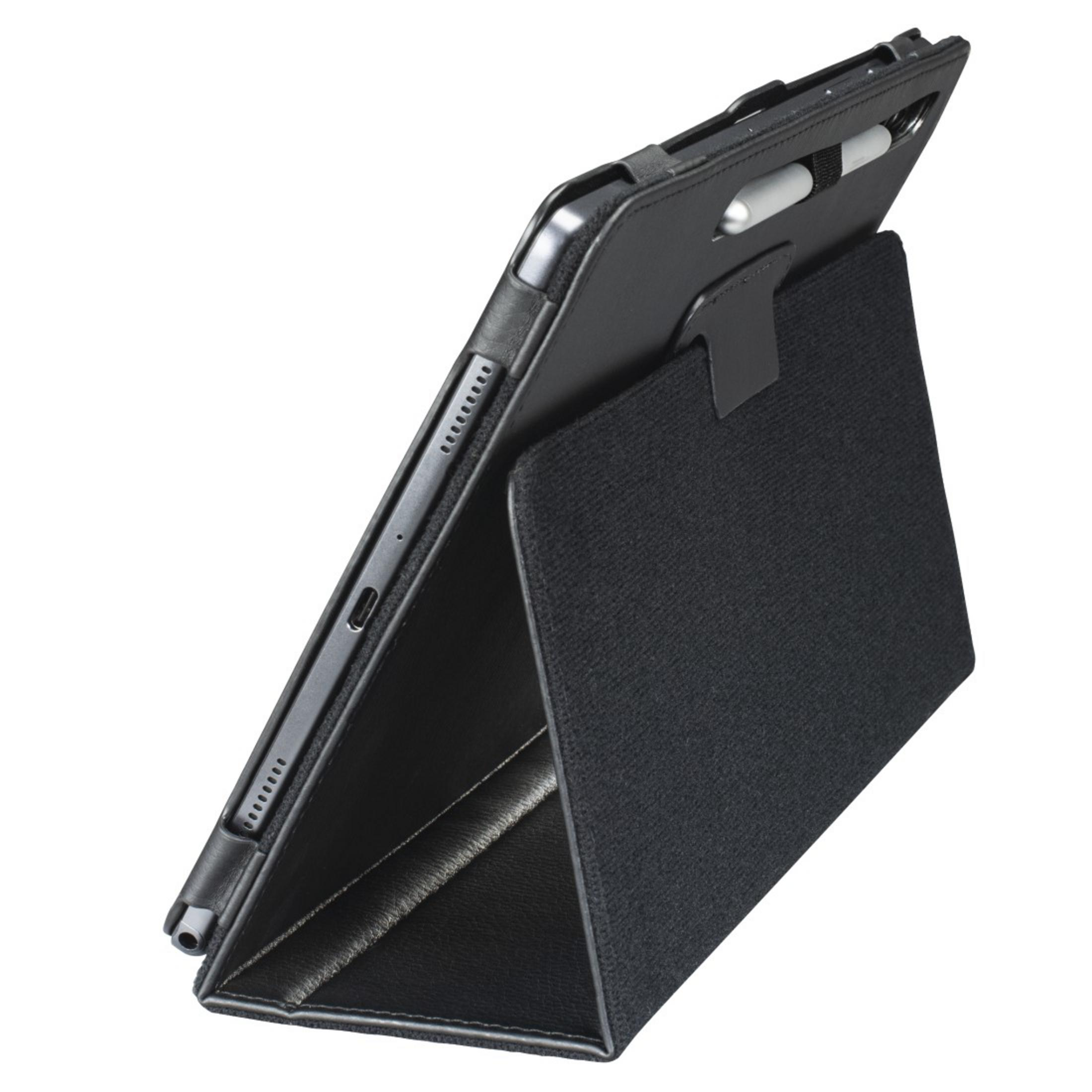 Schwarzes Tablet in einer Hülle. Hülle ist geöffnet, zeigt den Tablet-Bildschirm. Stift im Halter.
