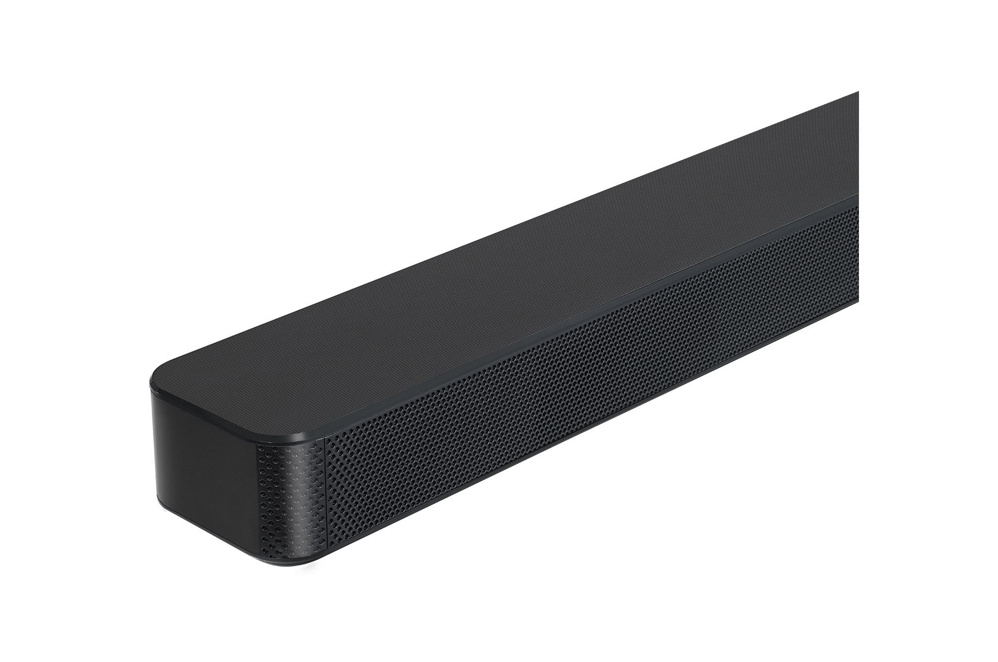 Schwarze Soundbar mit perforierter Front, vor weißem Hintergrund.