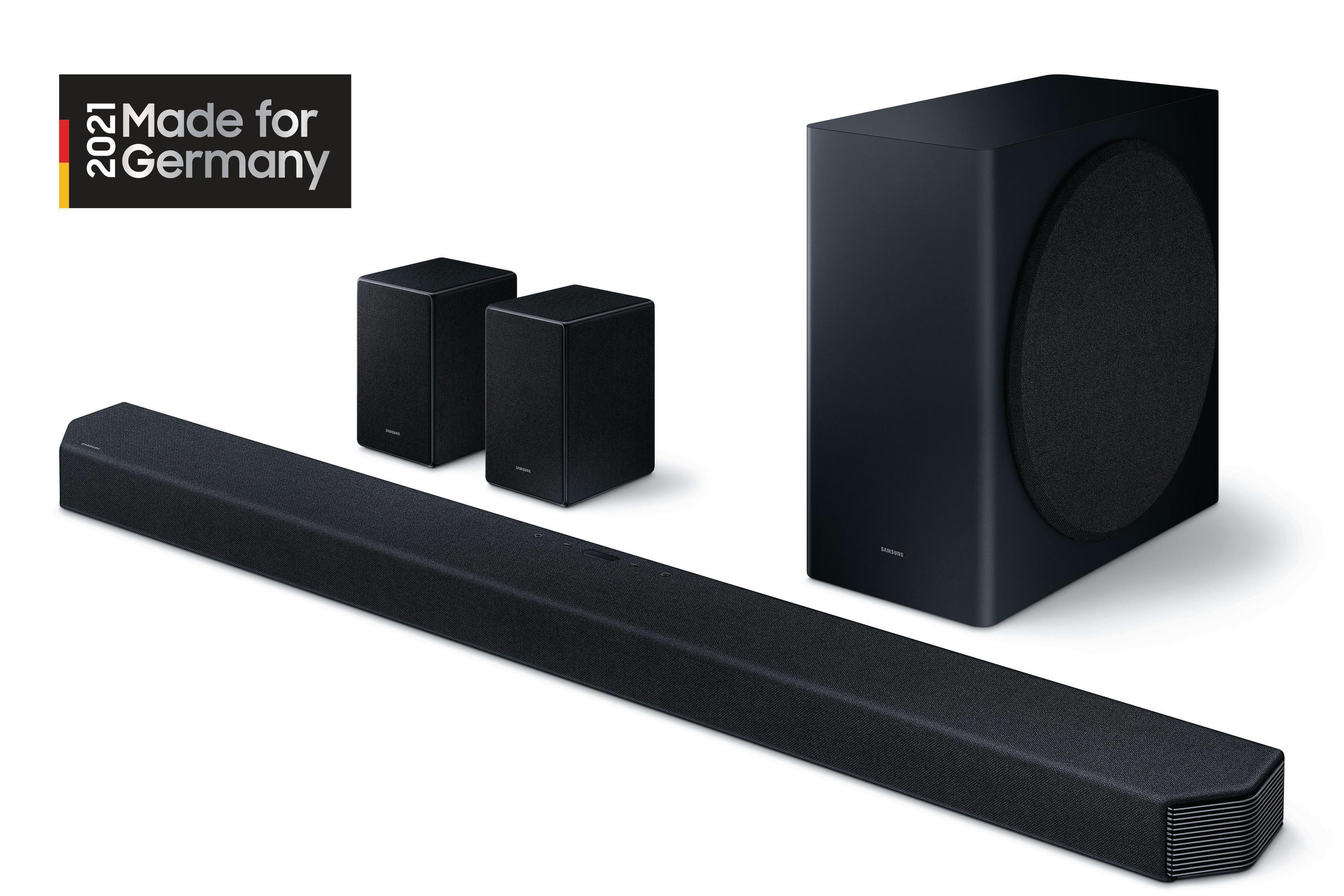 Schwarzes Soundbar-System mit zwei kleinen Lautsprechern und einem Subwoofer, alles auf weißem Grund.