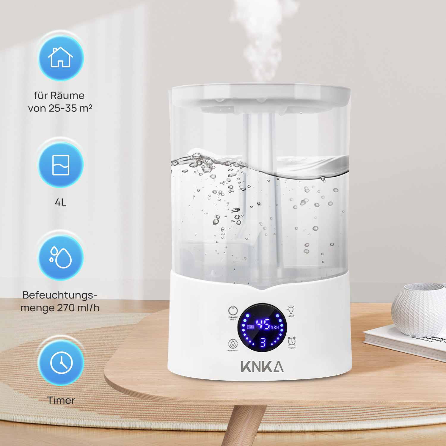 Weißer Luftbefeuchter mit Digitalanzeige, Wasser sichtbar und Symbolen. Auf Holztisch.