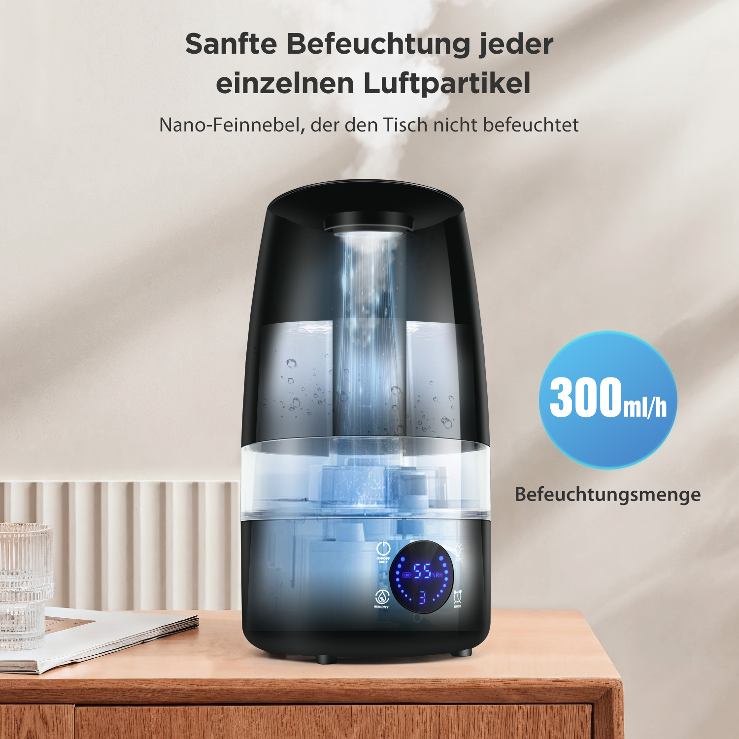 Ein schwarzer Luftbefeuchter auf einem Holztisch. Er hat ein Display mit Einstellungen und einen blauen Kreis mit der Aufschrift '300ml/h'.