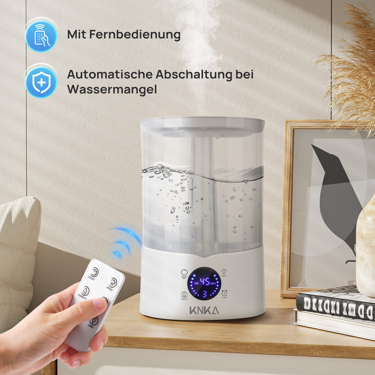 Weißer Luftbefeuchter mit Fernbedienung. Fernbedienung und Symbole zeigen automatische Abschaltung.