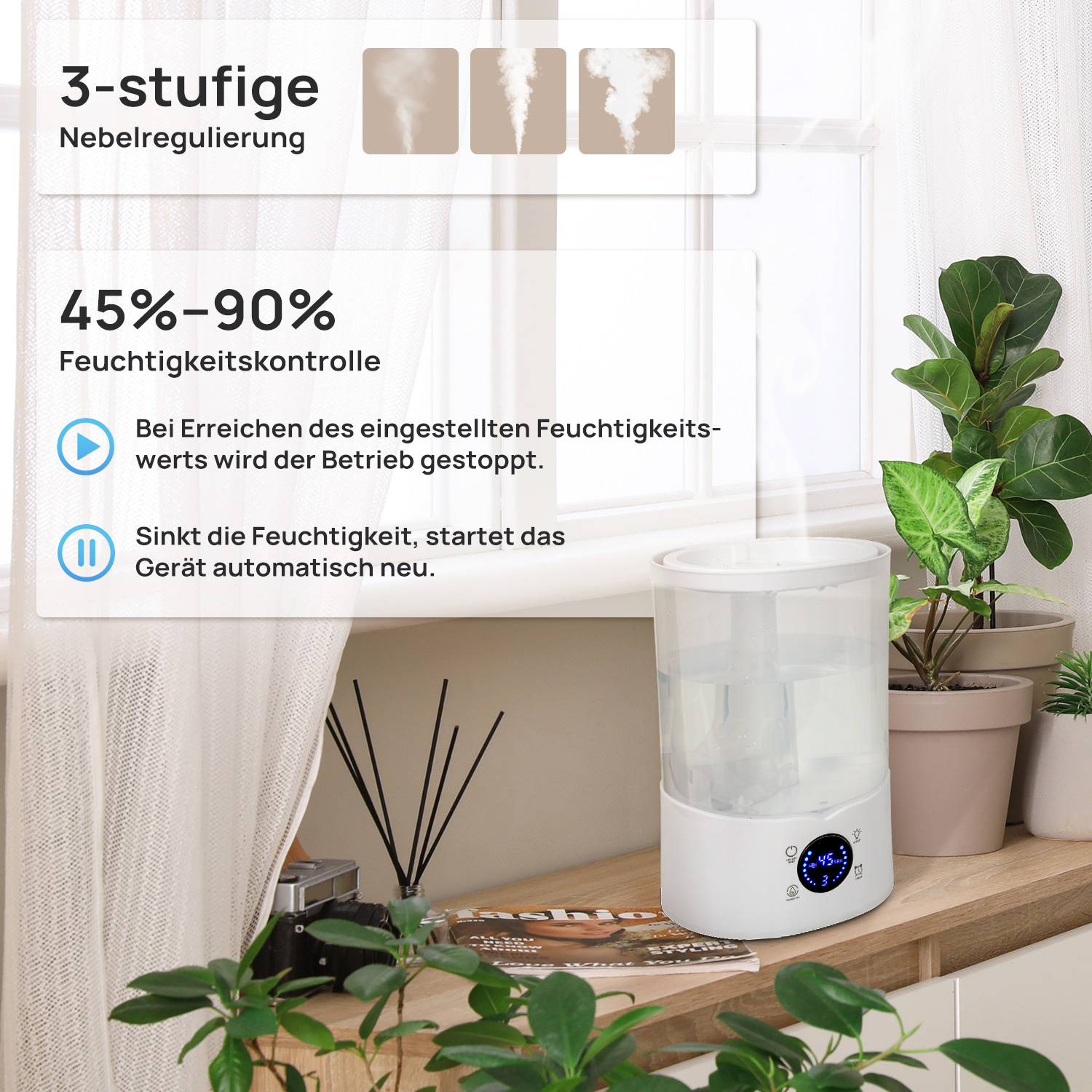 Luftbefeuchter mit Digitalanzeige, Text, Pflanzen im Hintergrund. Klarer Wassertank.