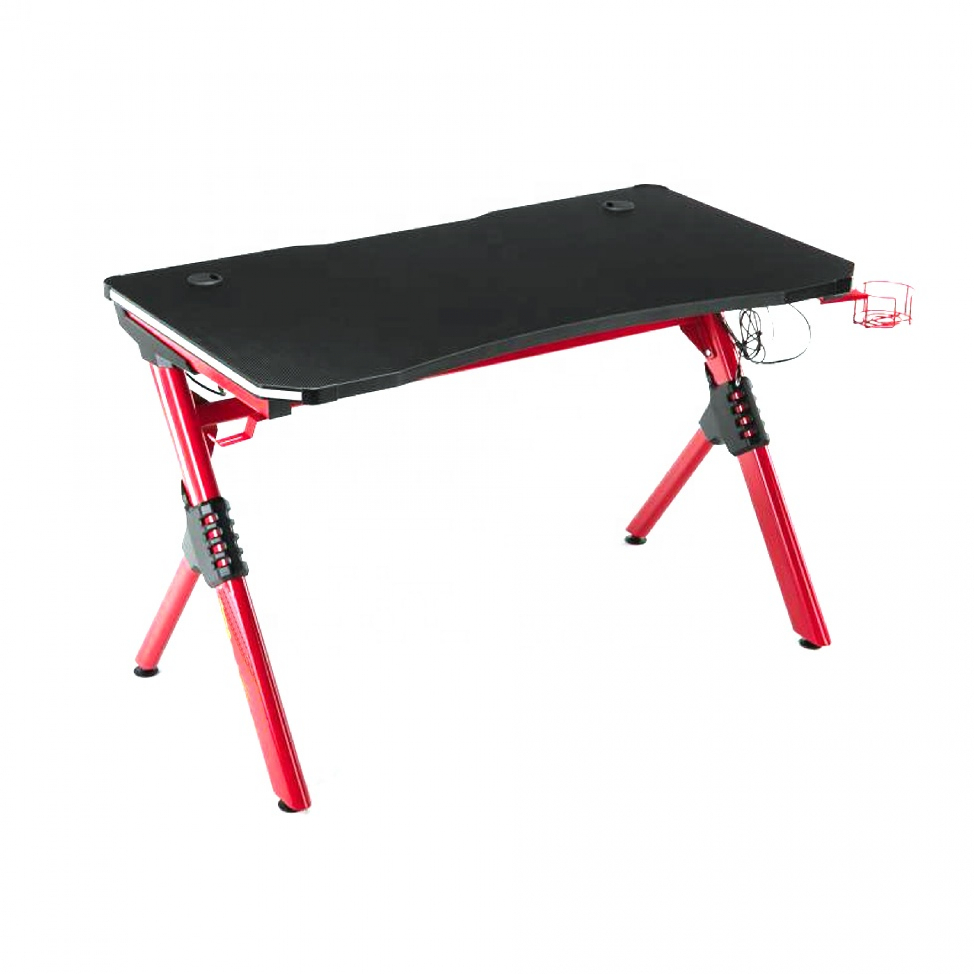 Ein roter und schwarzer Gaming-Schreibtisch mit einem Getränkehalter.