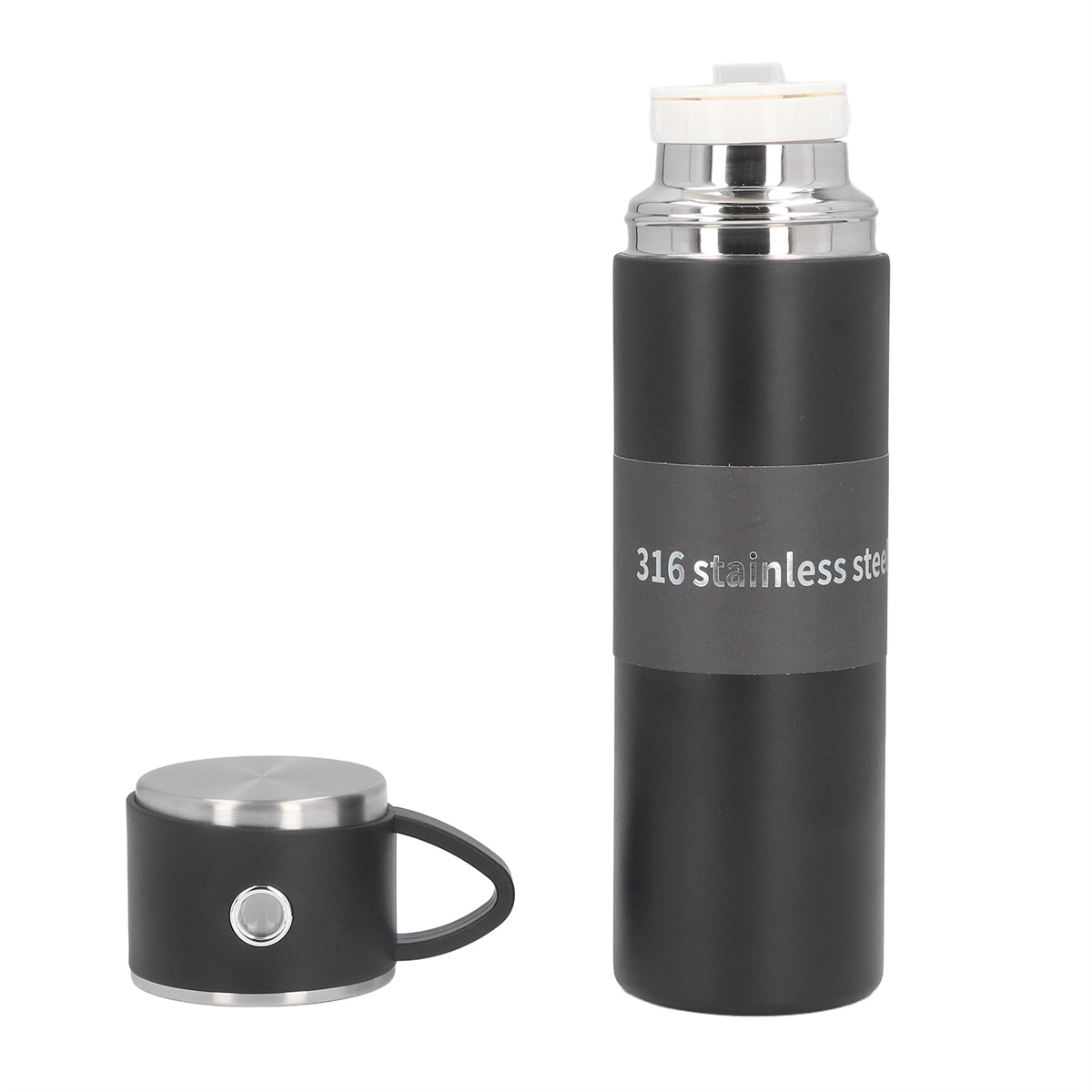 Schwarz-silberne Thermoskanne und separate Tasse mit Griff, auf weißem Grund.