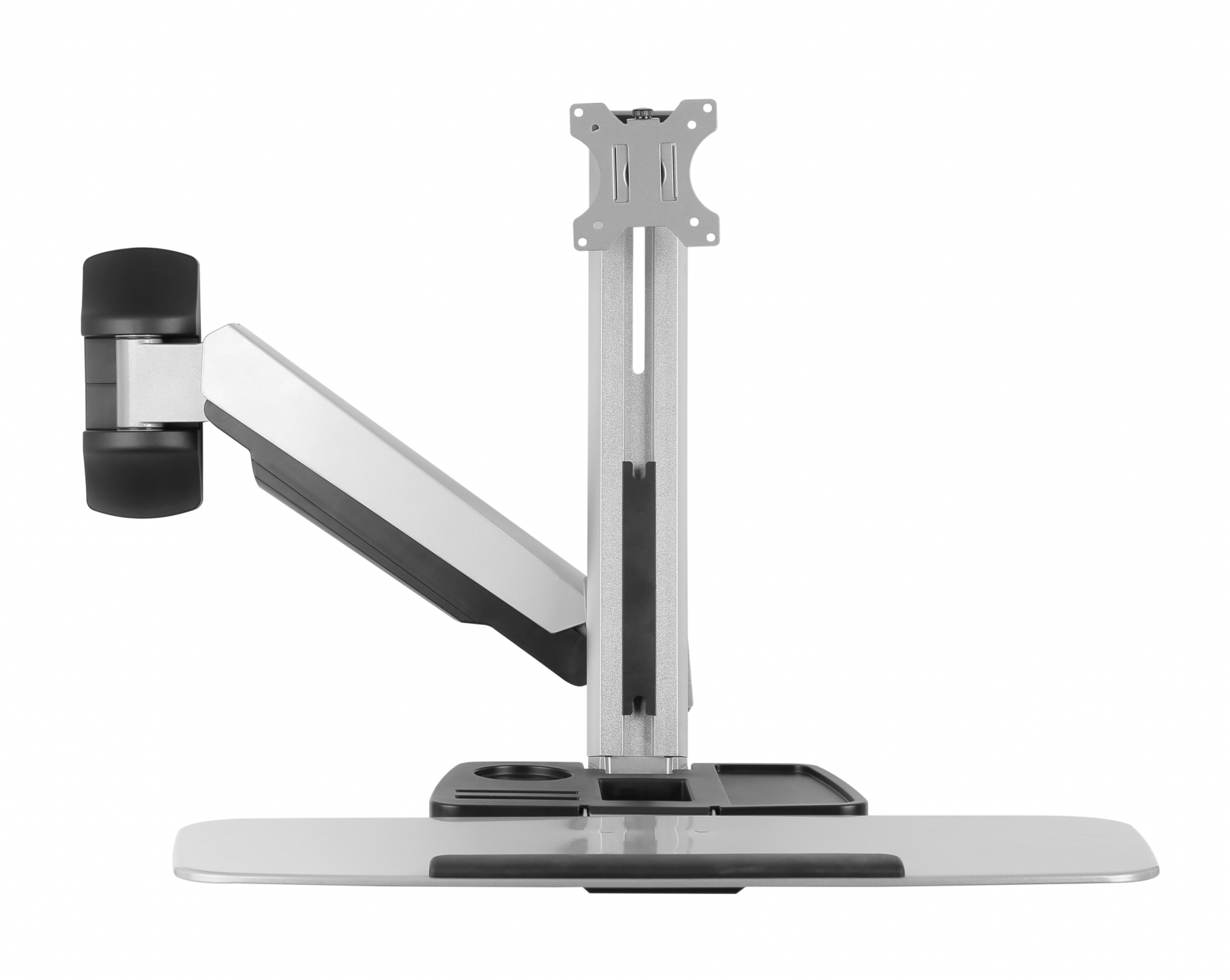 Ein Monitorarm mit Ablage und schwarzem Becherhalter, alles silbern.