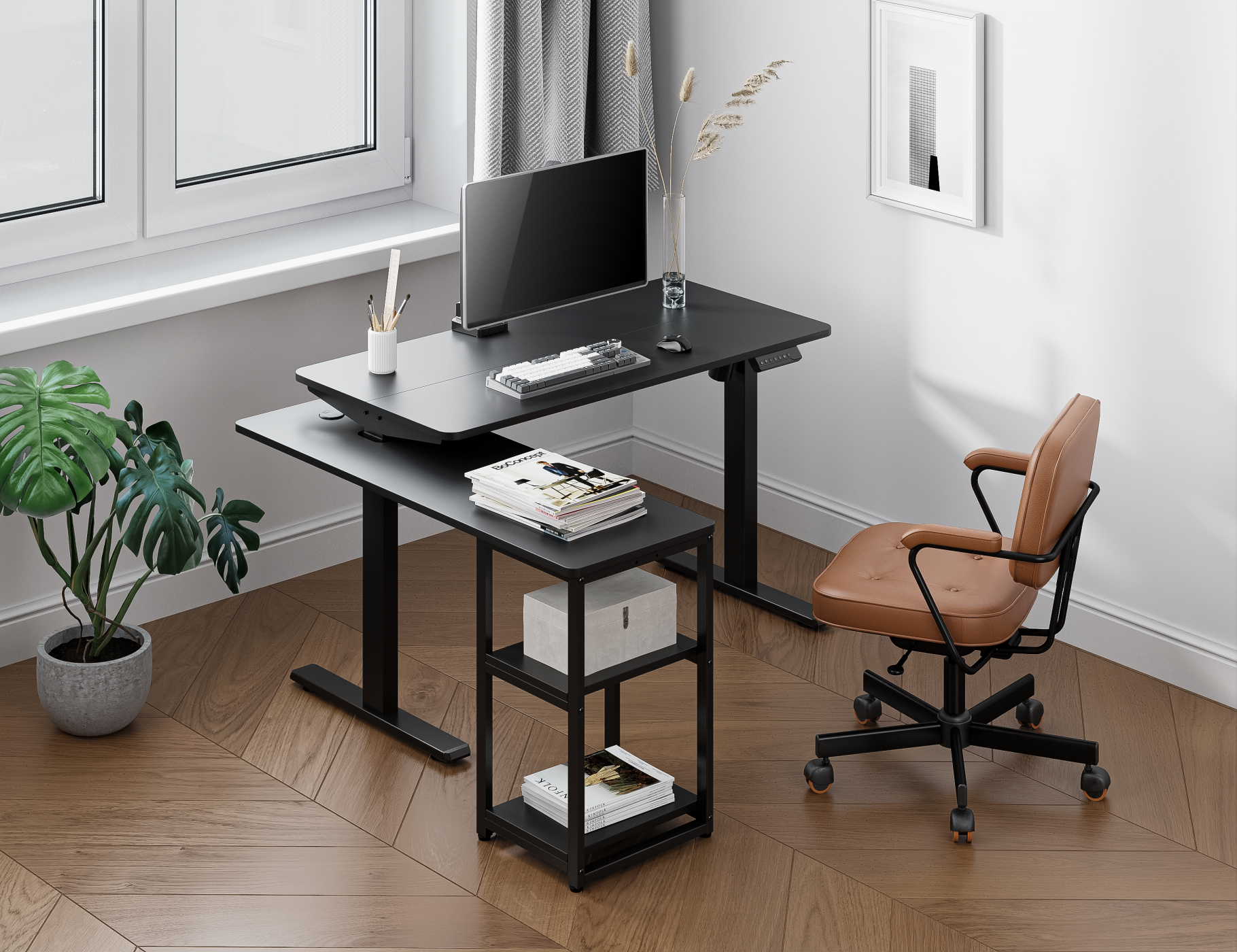 Modernes Büro-Setup mit schwarzem Schreibtisch, Monitor und braunem Stuhl. Eine Pflanze und Dekoration sind sichtbar.