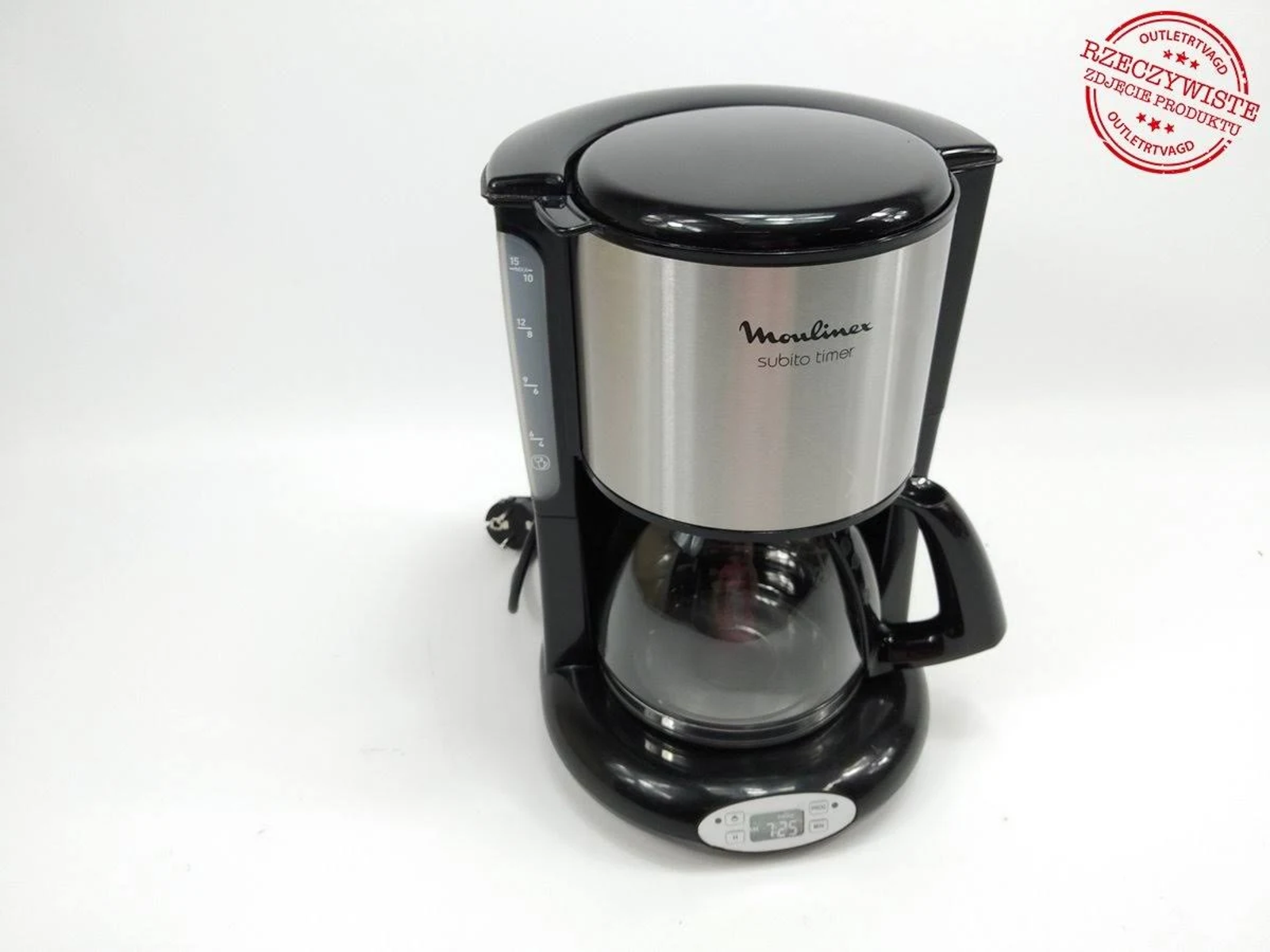 Czarny i srebrny ekspres do kawy Moulinex na białej powierzchni, z cyfrowym wyświetlaczem zegara.
