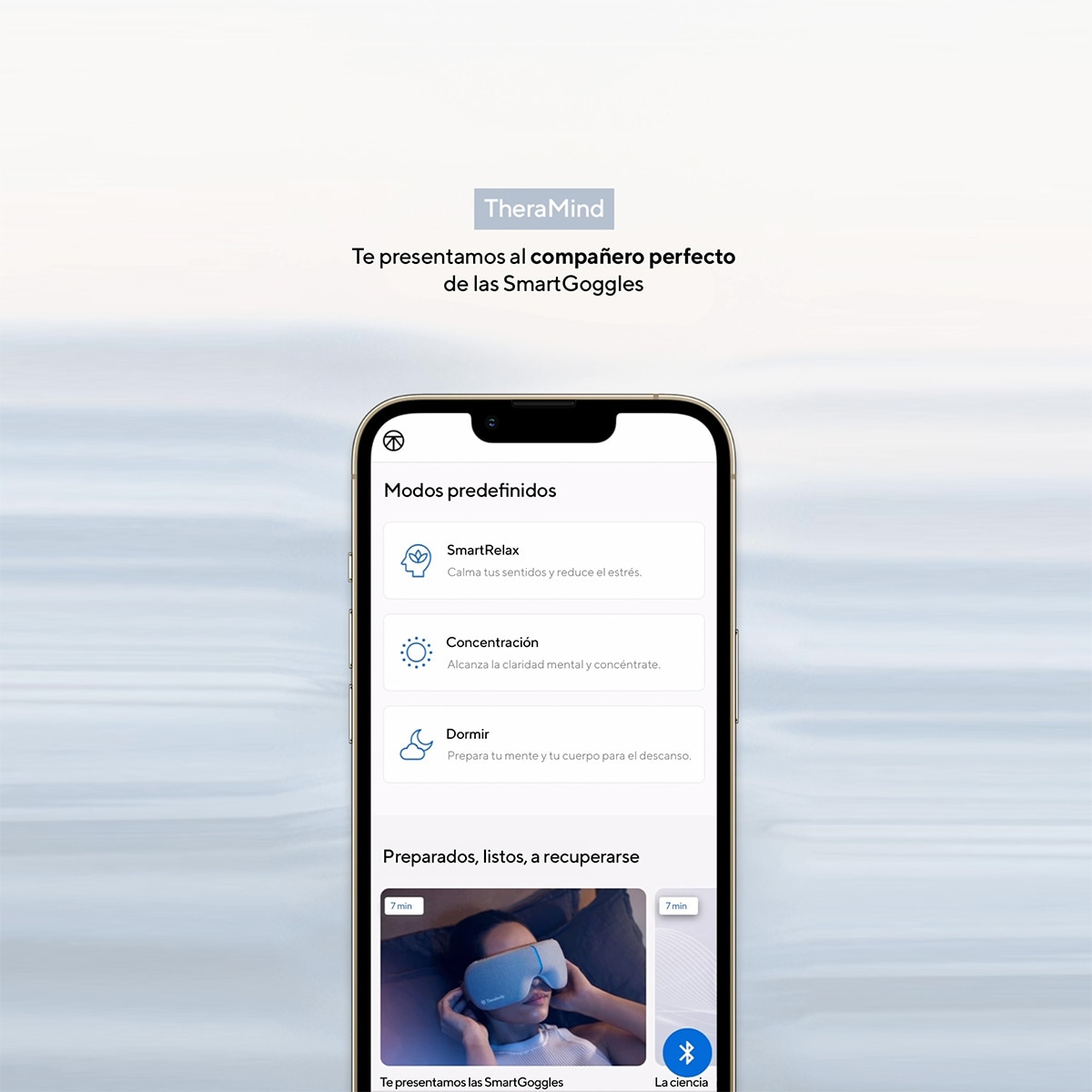 Una persona que utiliza una aplicación de smartphone que muestra una interfaz SmartGoggles para la relajación y la concentración.