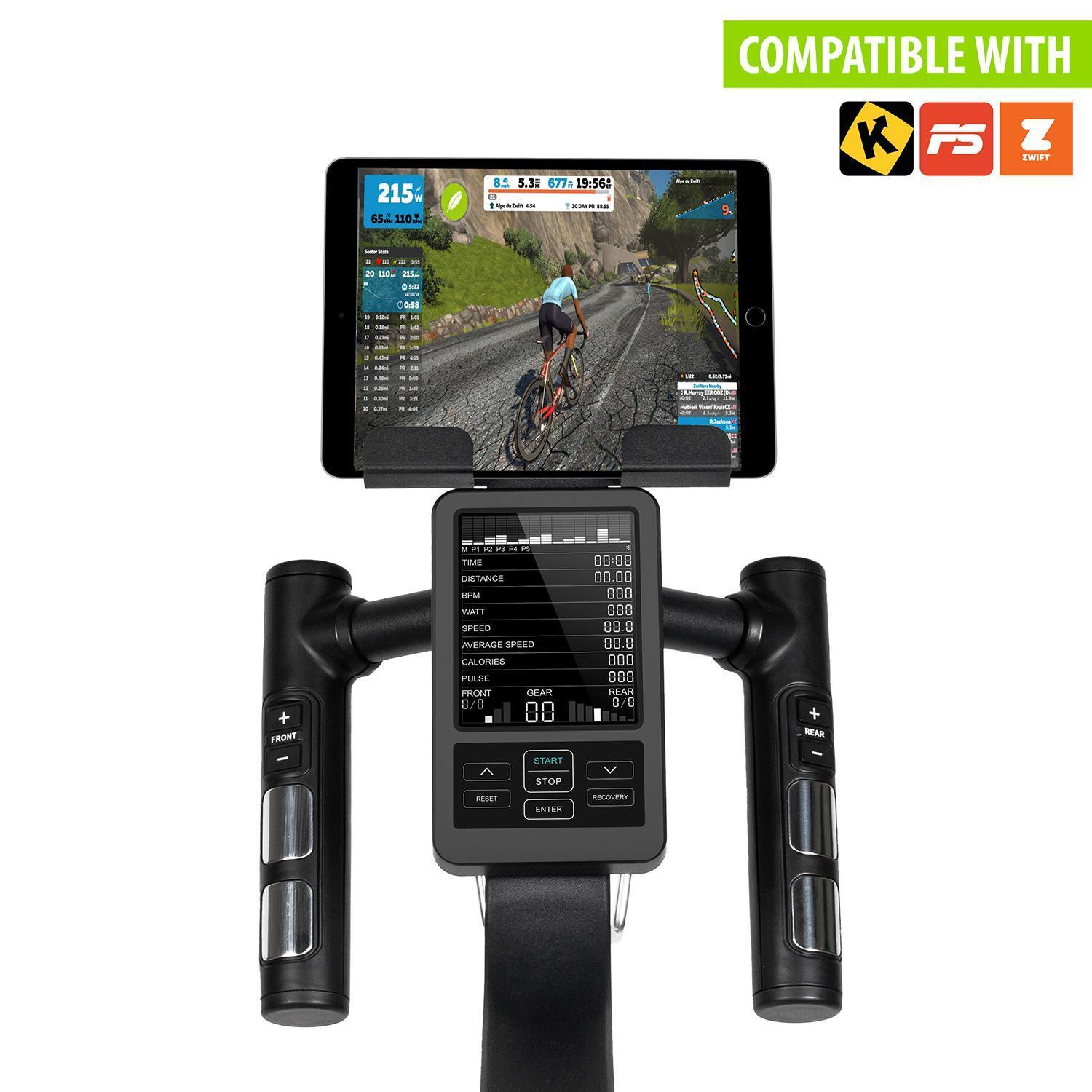 Ein Tablet, das ein Fahrradrennen anzeigt, mit einer Smartbike-Konsole.