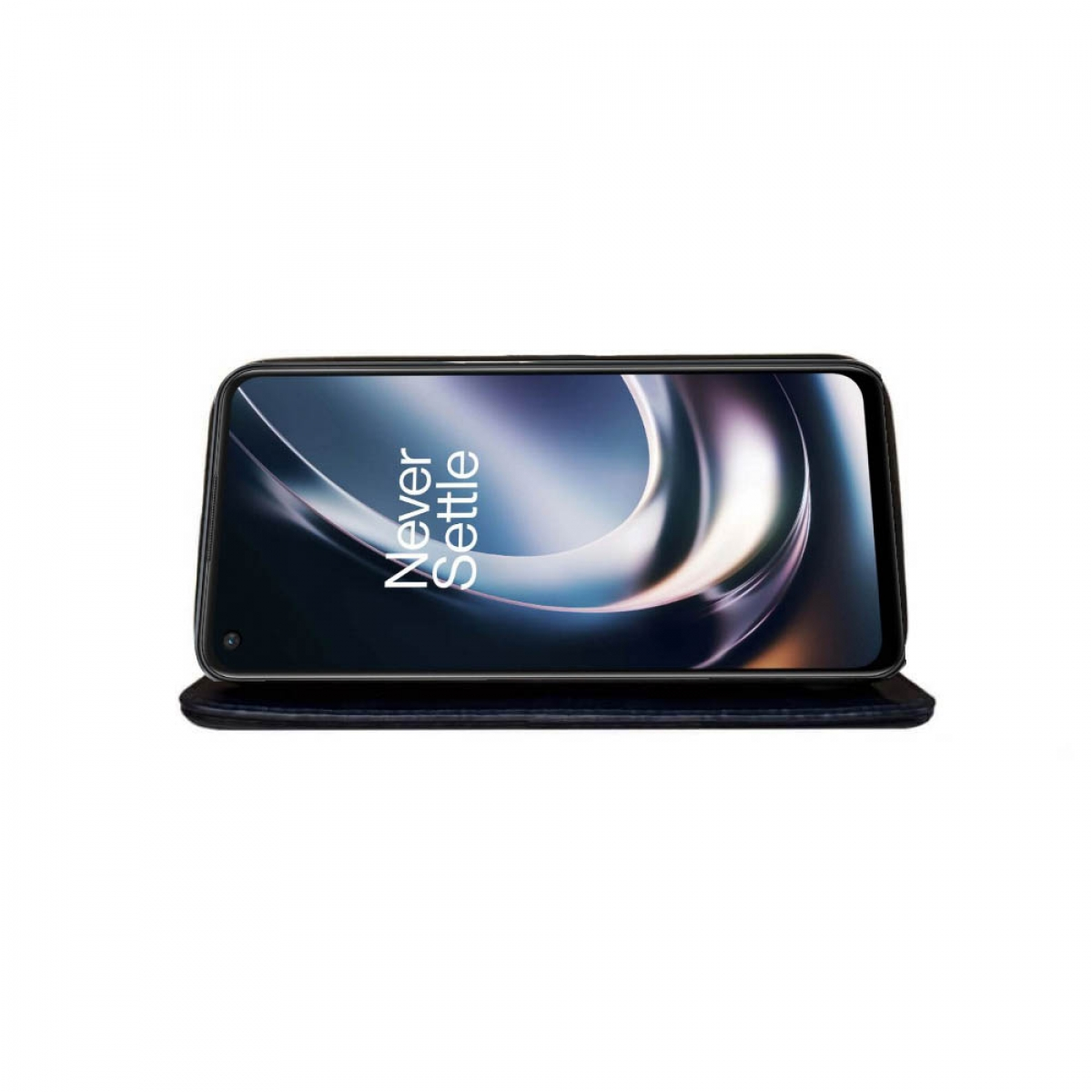 Ein Telefon mit dem Never Settle Logo in einer schwarzen Hülle auf Weiß.